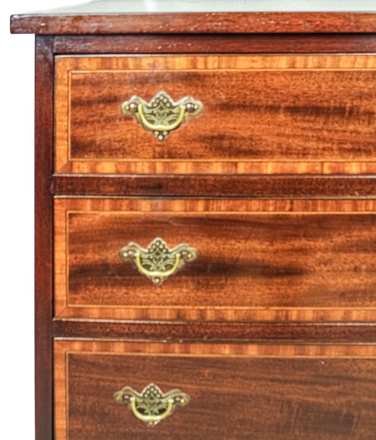 PEQUEÑA CÓMODA DE ESTILO  EDUARDIANO SEGUNDA MITAD S.XX