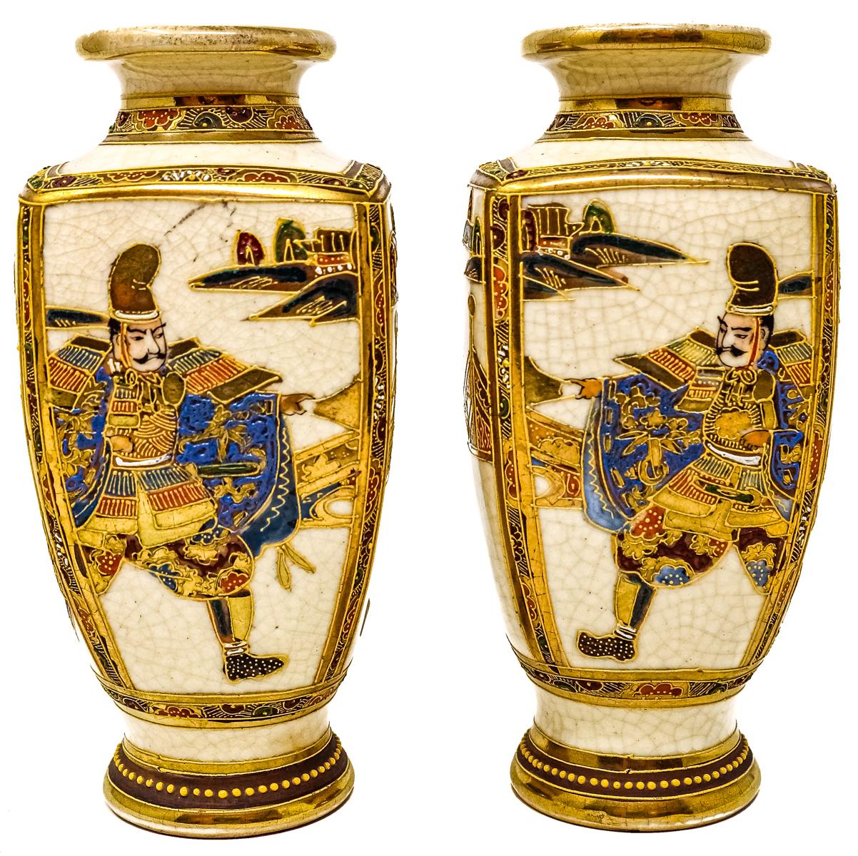 PAREJA DE PEQUEÑOS JARRONES "SATSUMA" DE MEDIADOS DEL S.XX
