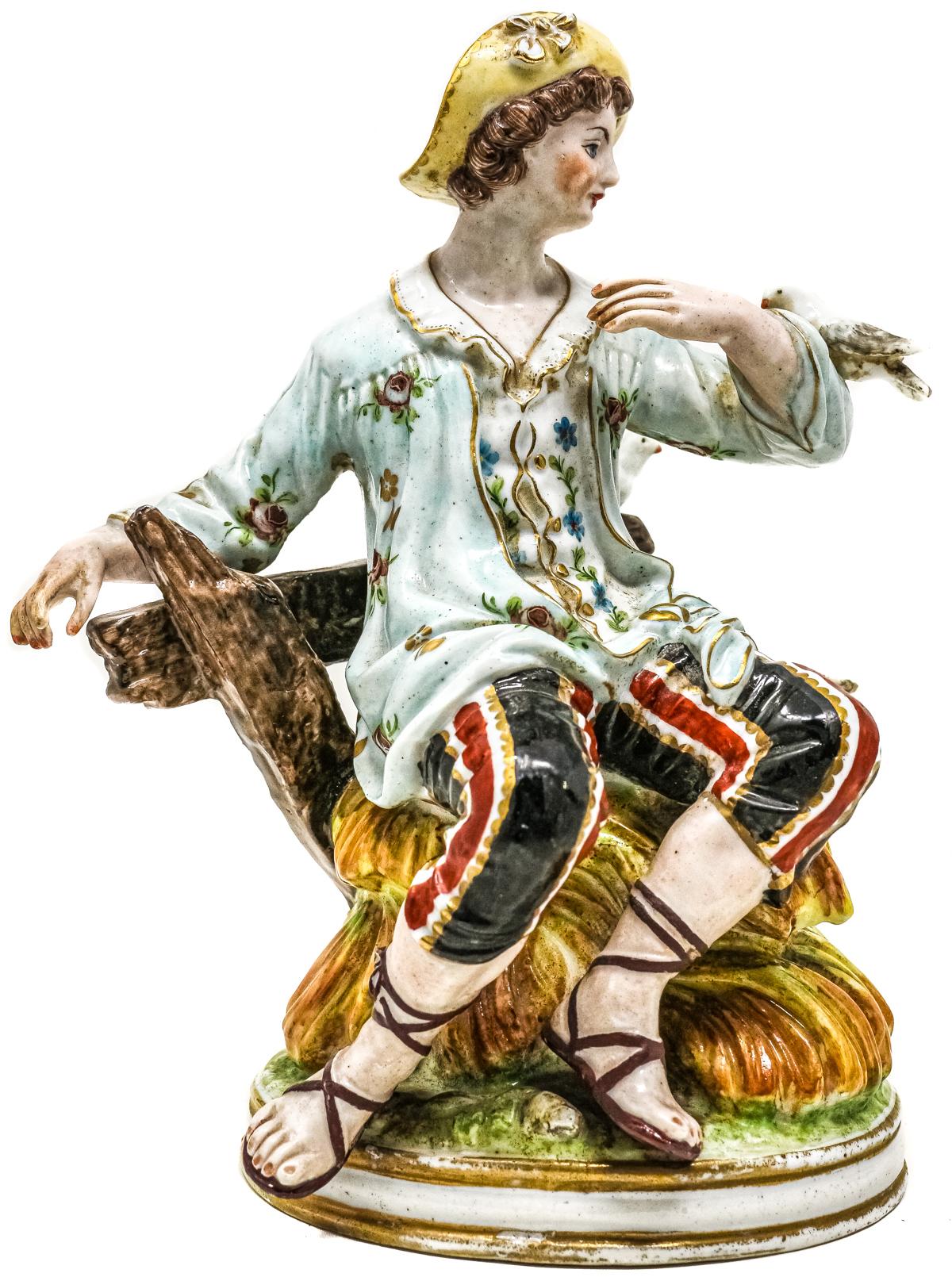 FIGURA EN PORCELANA CENTROEUROPEA DE MEDIADOS DEL S.XX 