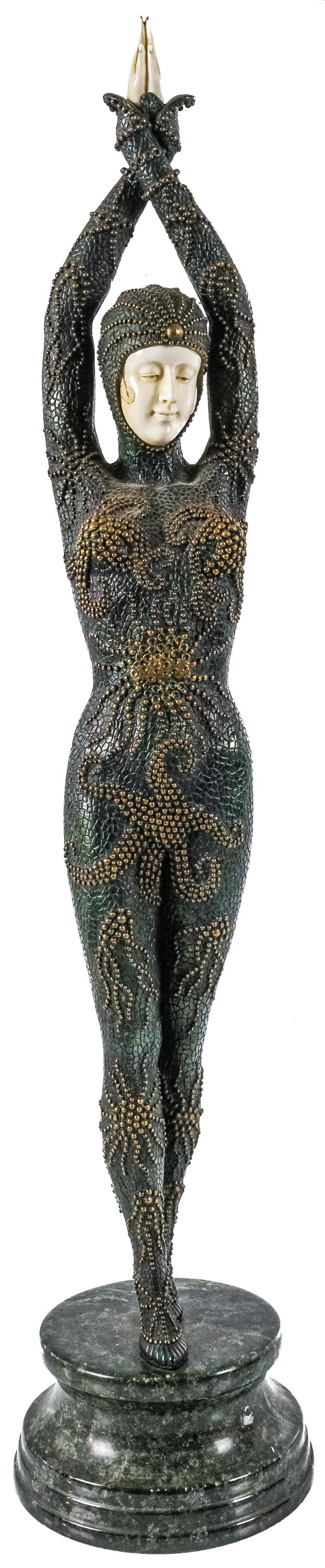 FIGURA CRISOELEFANTINA  DEL ÚLTIMO TERCIO DE SIGLO XX