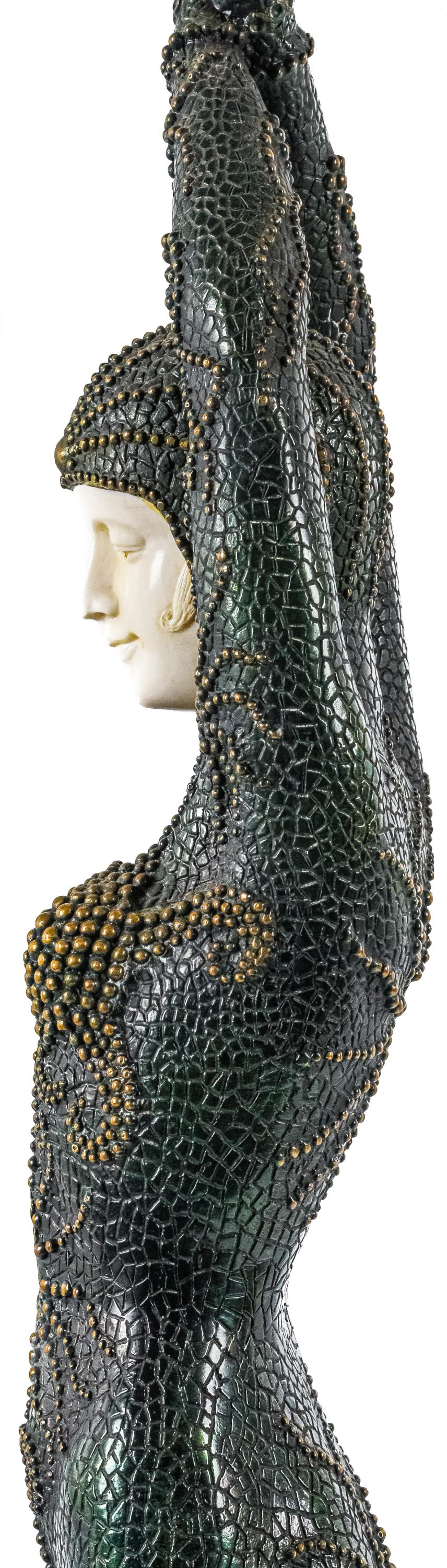FIGURA CRISOELEFANTINA  DEL ÚLTIMO TERCIO DE SIGLO XX