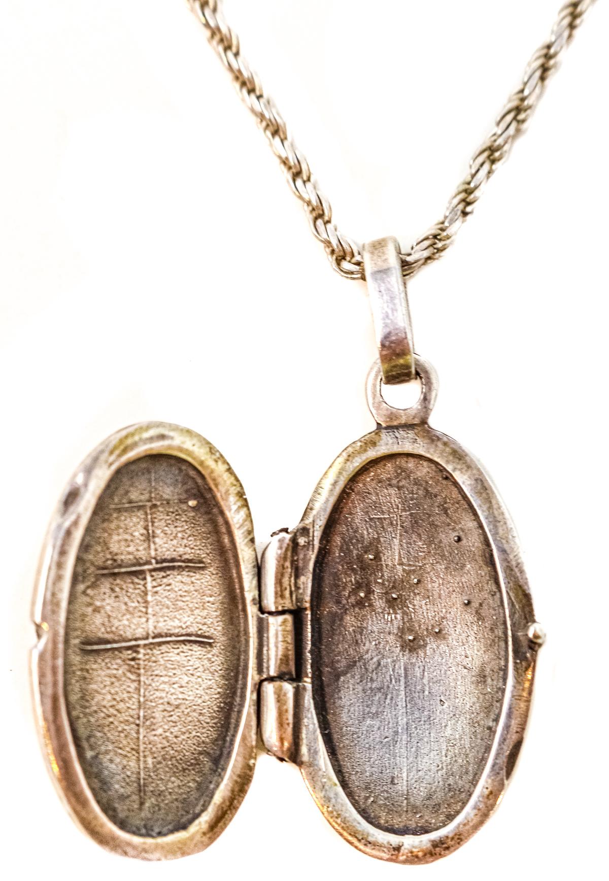 COLGANTE GUARDAPELOS CON CADENA