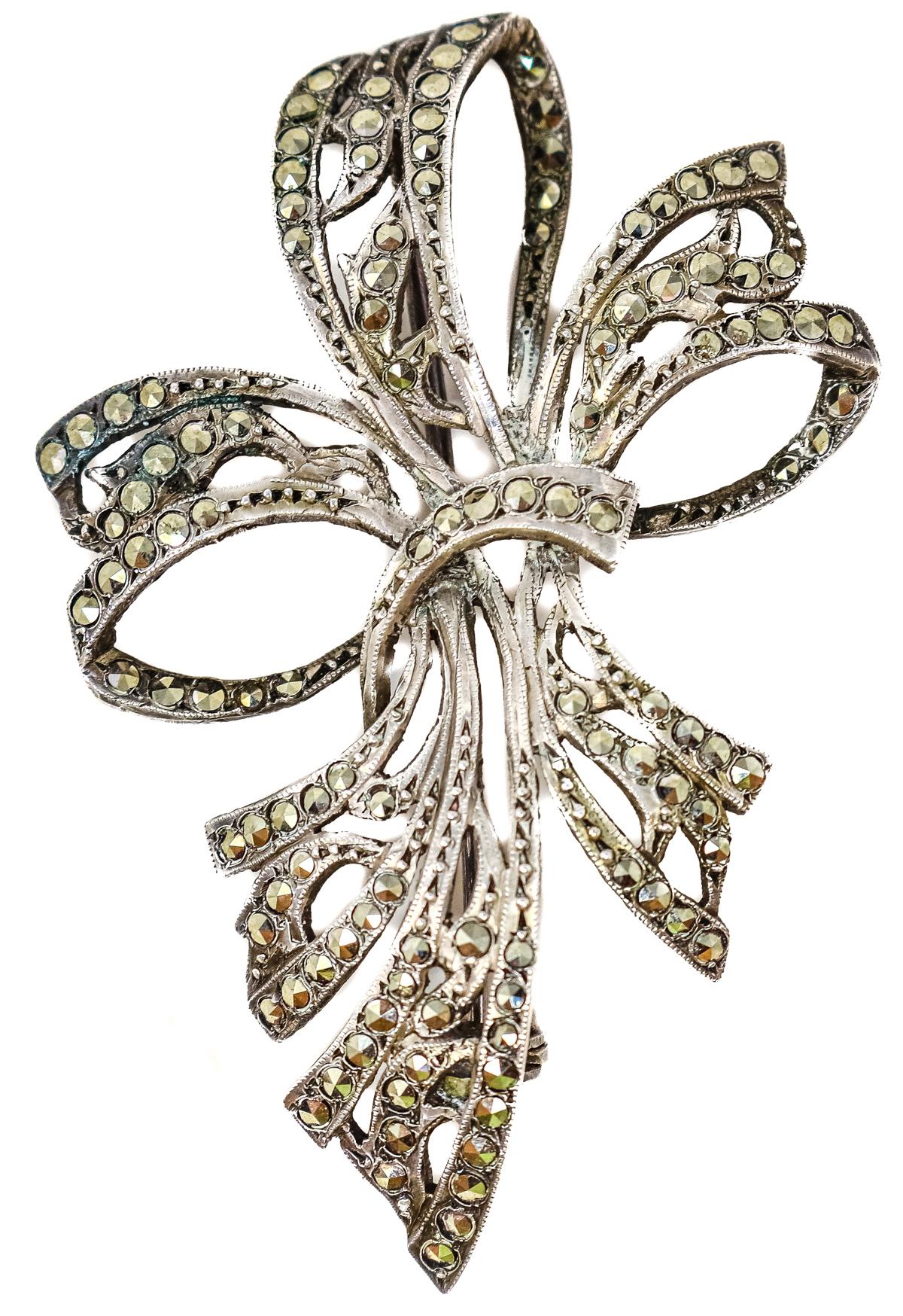 BROCHE LAZO CON MARQUESITAS