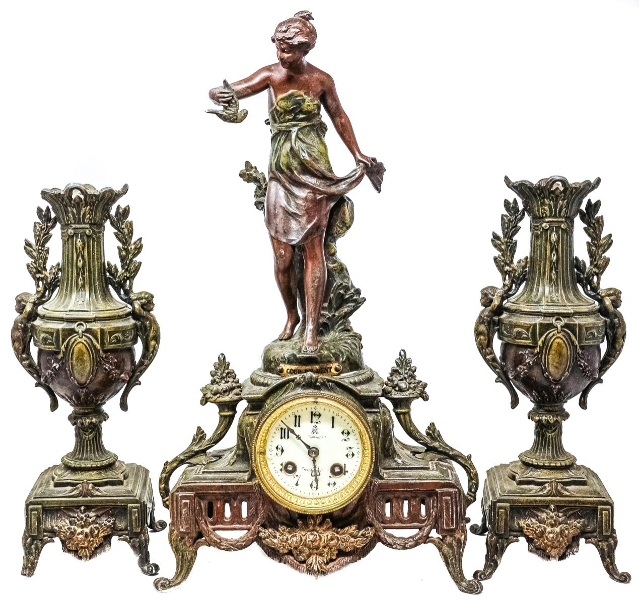 RELOJ FRANCÉS CON GUARNICIÓN DE FINALES DEL S.XIX