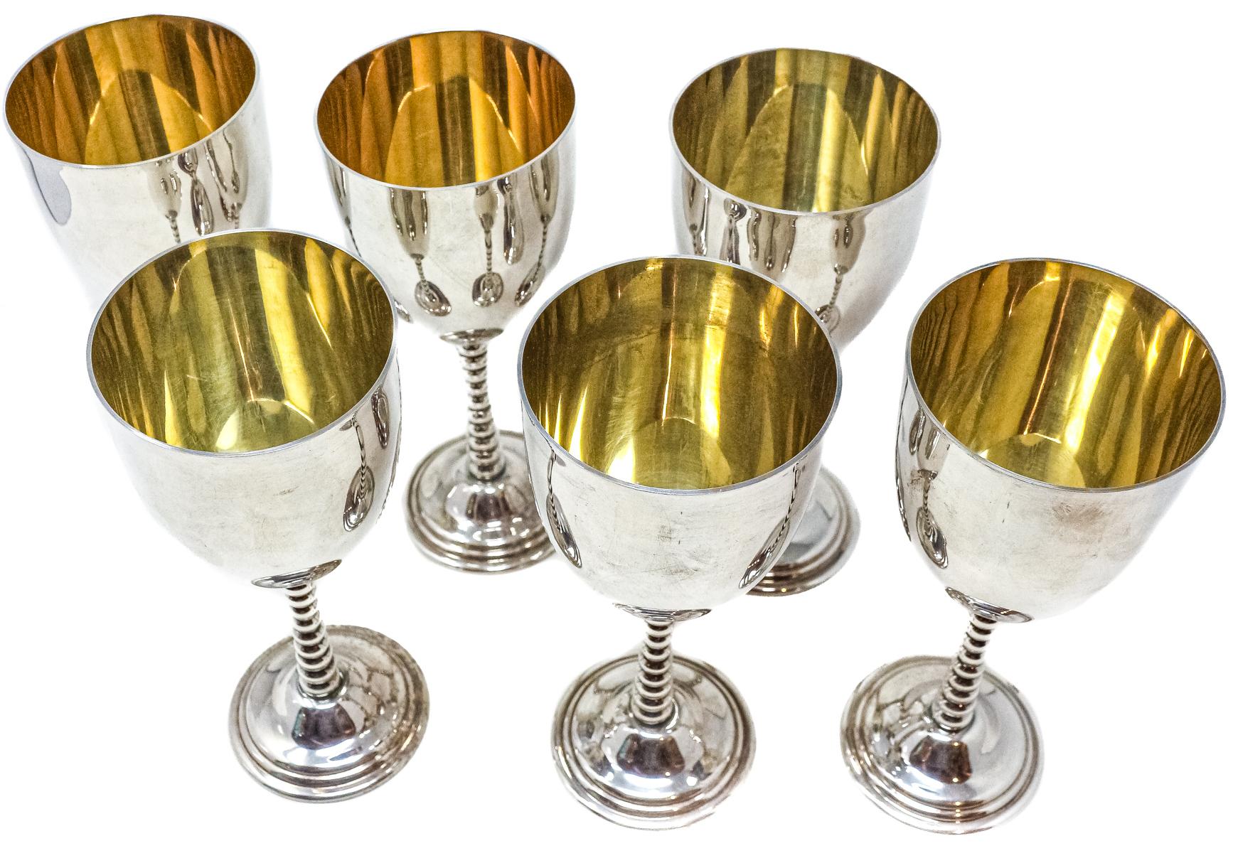 CONJUNTO DE SEIS COPAS EN METAL DEL ÚLTIMO CUARTO DEL S.XX