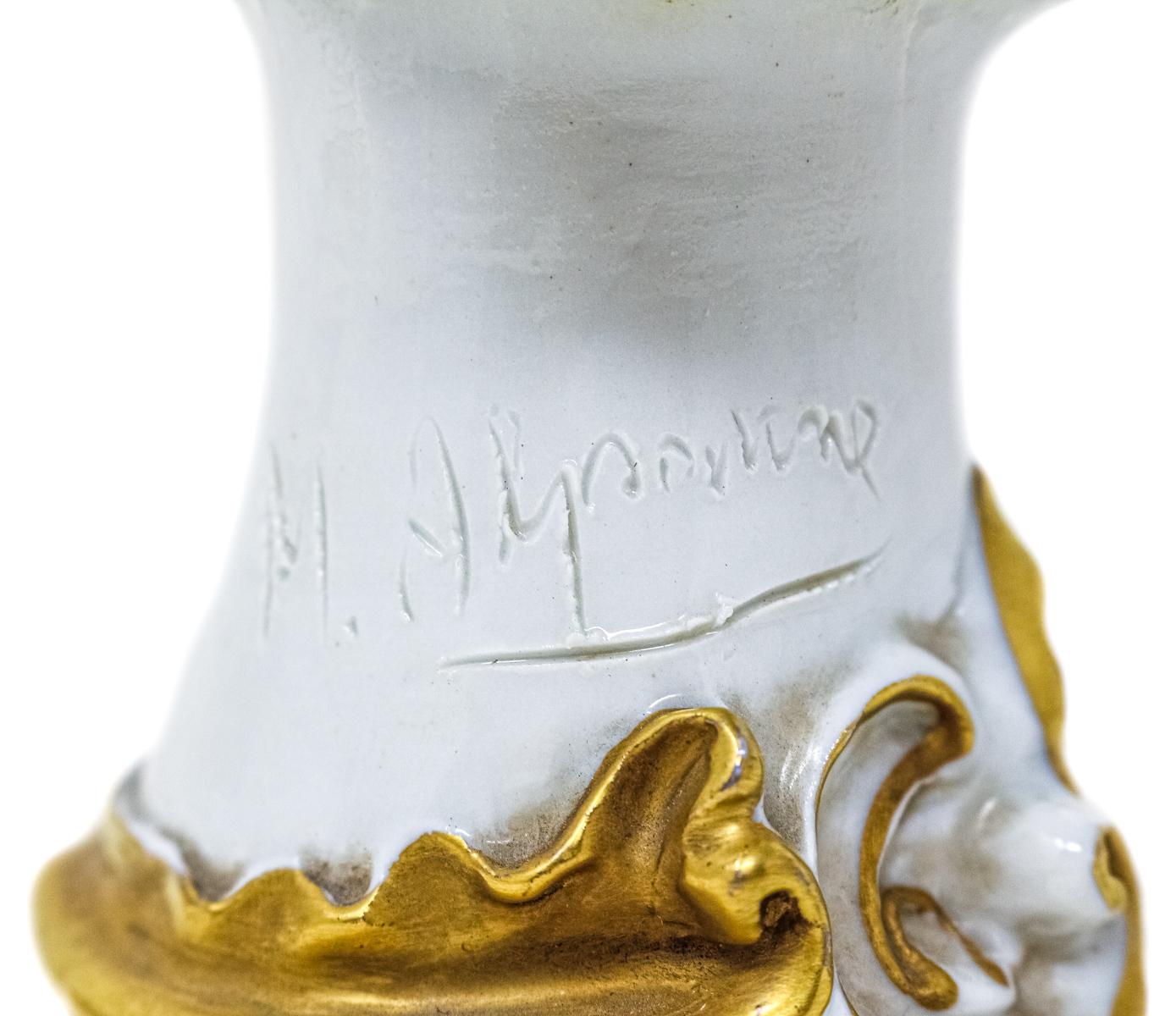 TRES FIGURAS EN PORCELANA DE MEDIADOS DEL S.XX