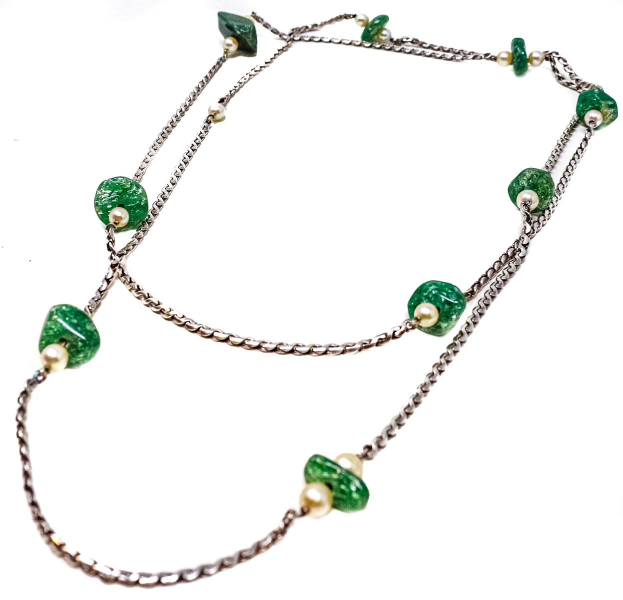 COLLAR LARGO CON JADE Y PERLAS