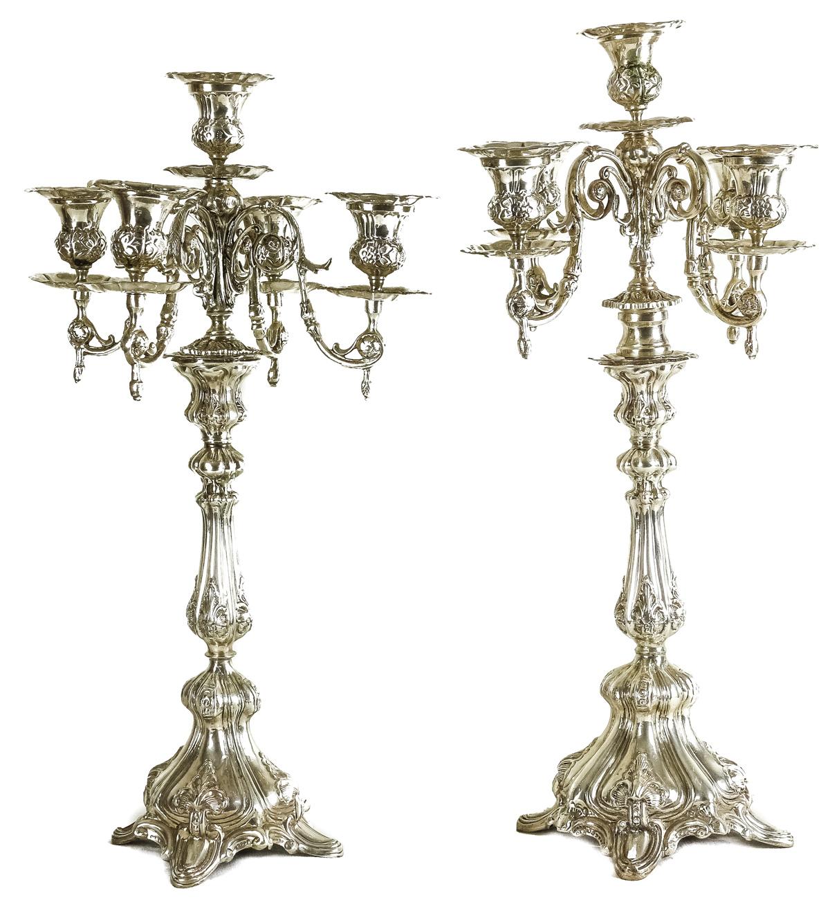 PAREJA DE CANDELABROS EN PLATA DE LA SEGUNDA MITAD DEL S.XX