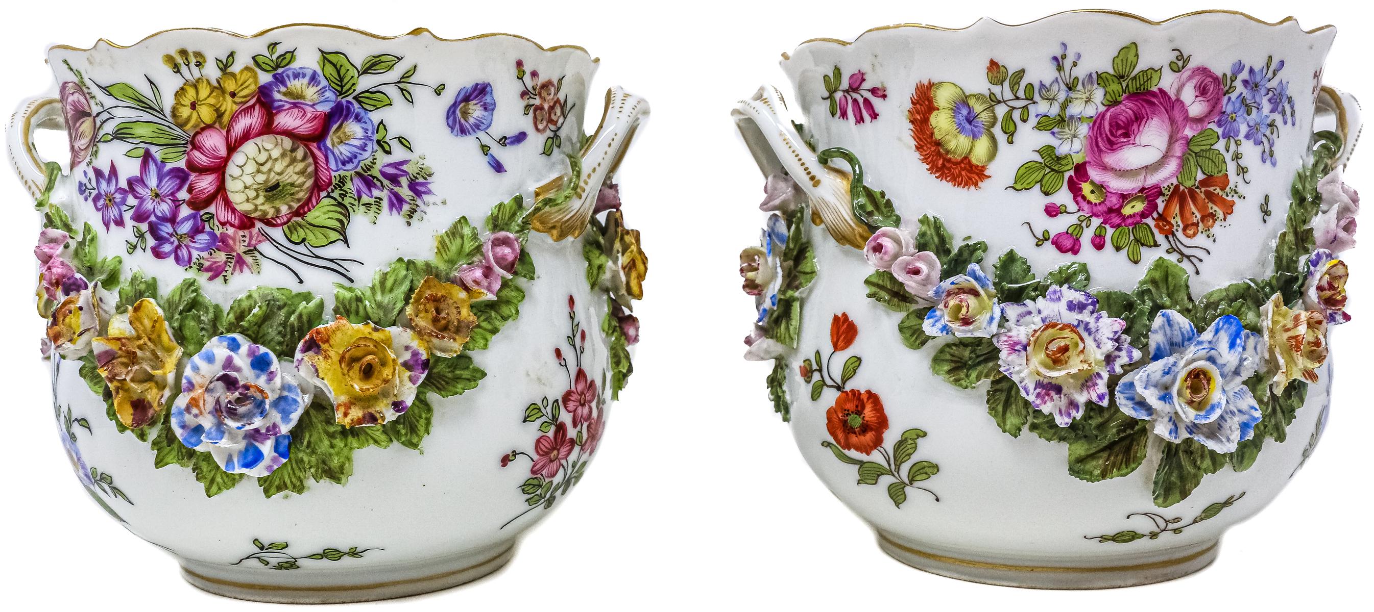 PAREJA DE MACETEROS EN PORCELANA DEL PRIMER TERCIO DEL S. XX