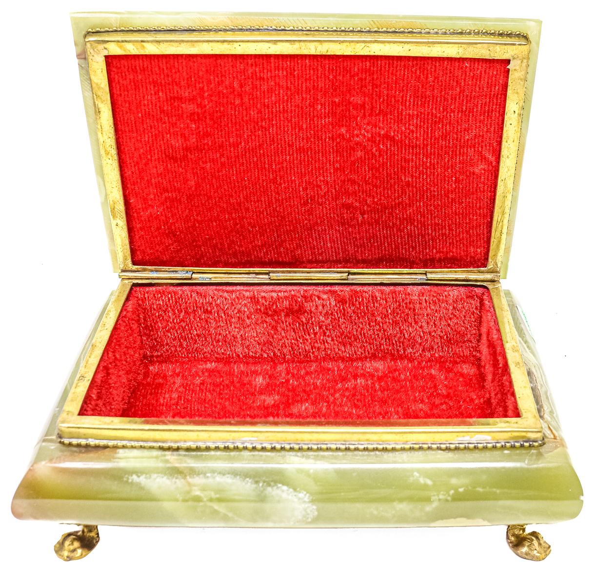 CAJA EN ÓNICE DE MEDIADOS DEL S.XX