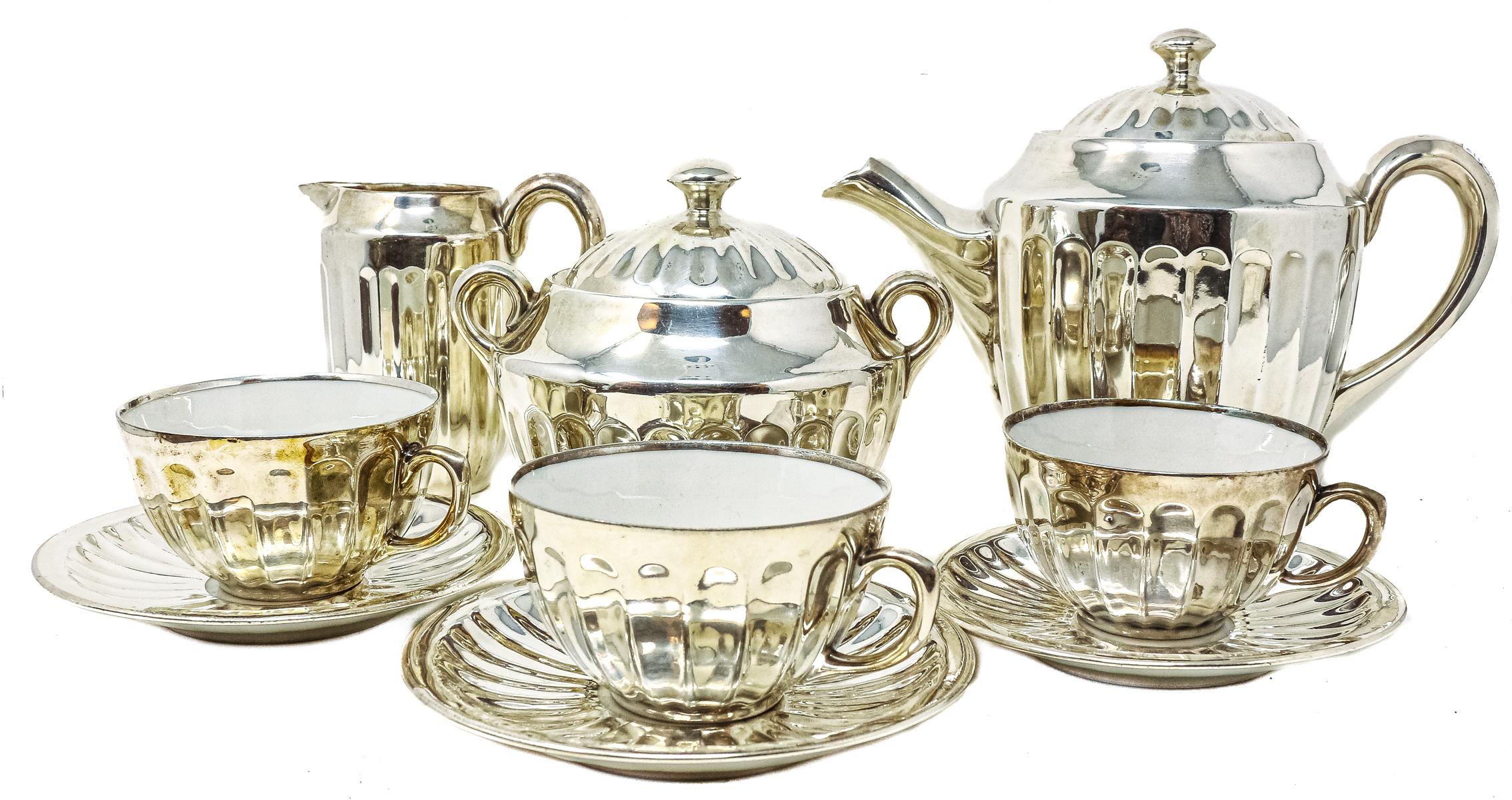 JUEGO DE TÉ EN PORCELANA PARA 11 SERVICIOS PRIMER TERCIO SXX