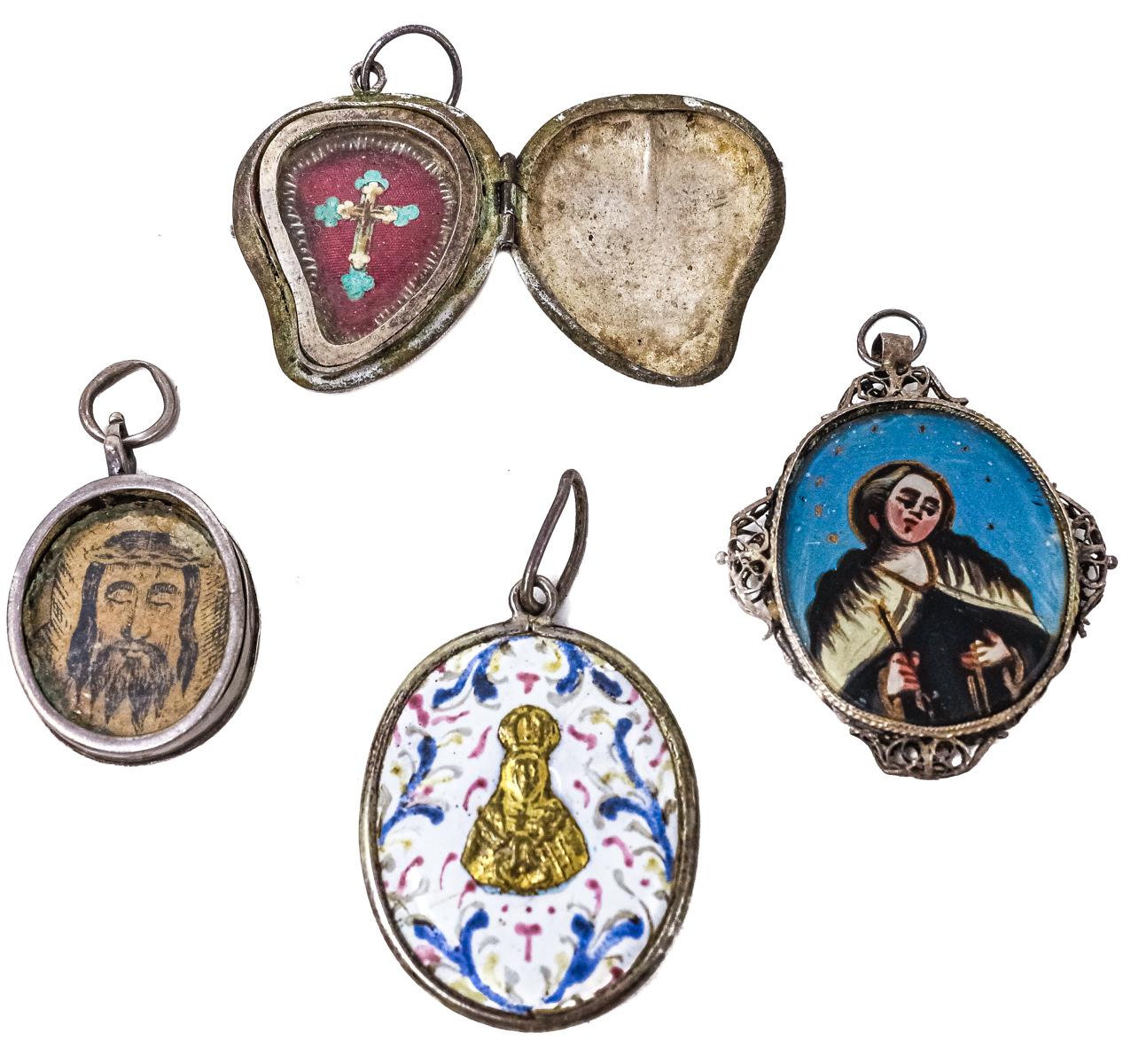 TRES MEDALLAS Y RELICARIO DEL S.XVIII