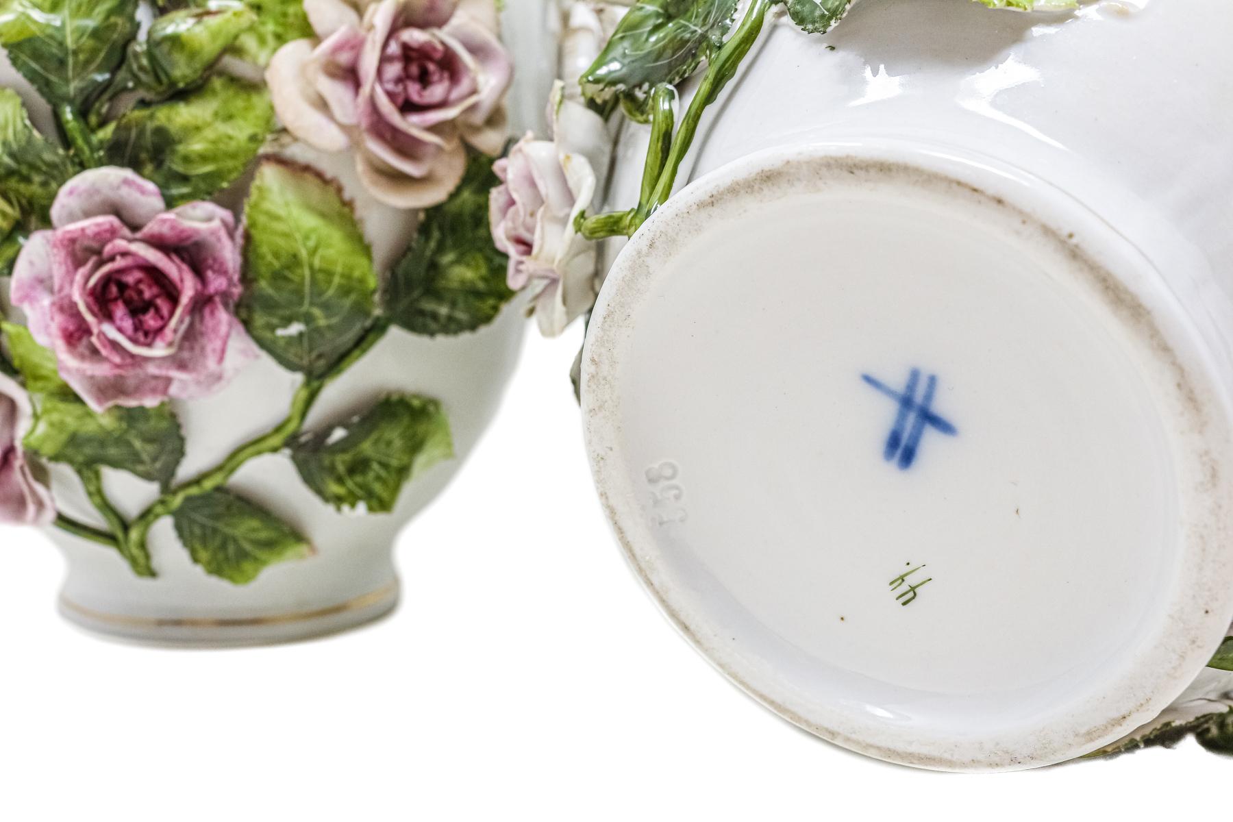 PAREJA DE JARRONES EN PORCELANA DE FINALES DEL S.XIX