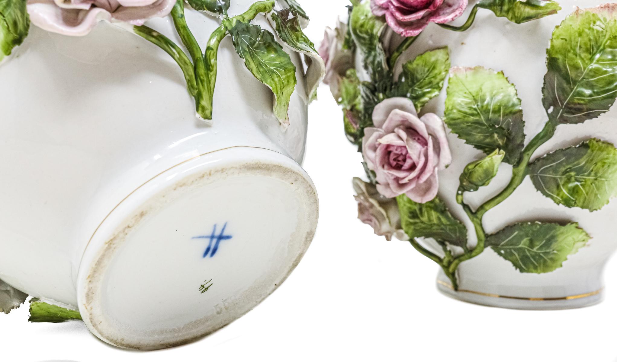 PAREJA DE JARRONES EN PORCELANA DE FINALES DEL S.XIX