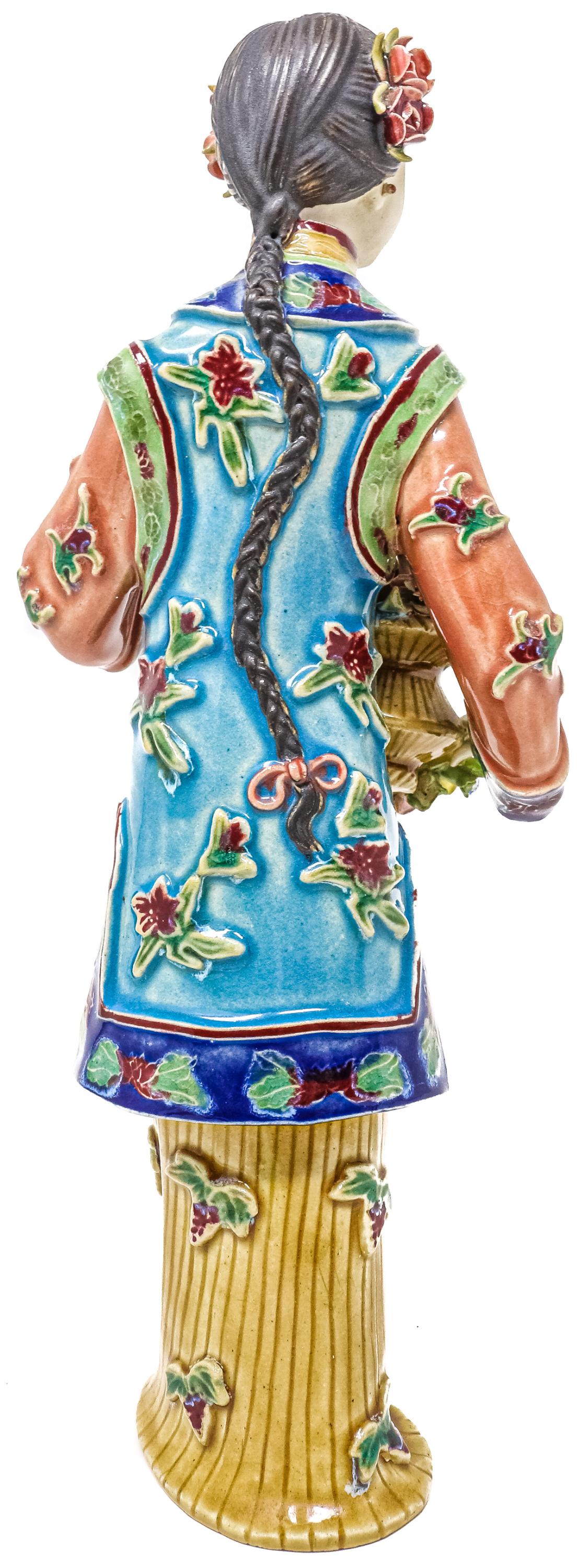 FIGURA EN PORCELANA DE LA SEGUNDA MITAD DEL S.XX