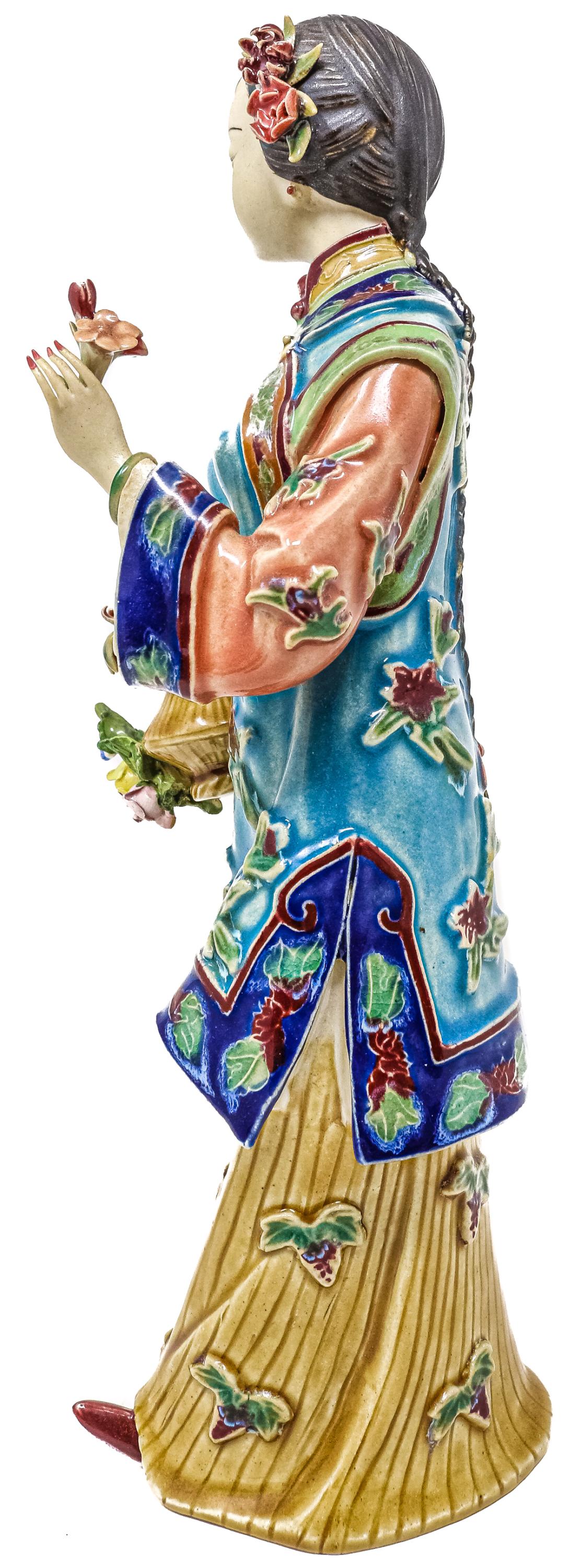 FIGURA EN PORCELANA DE LA SEGUNDA MITAD DEL S.XX