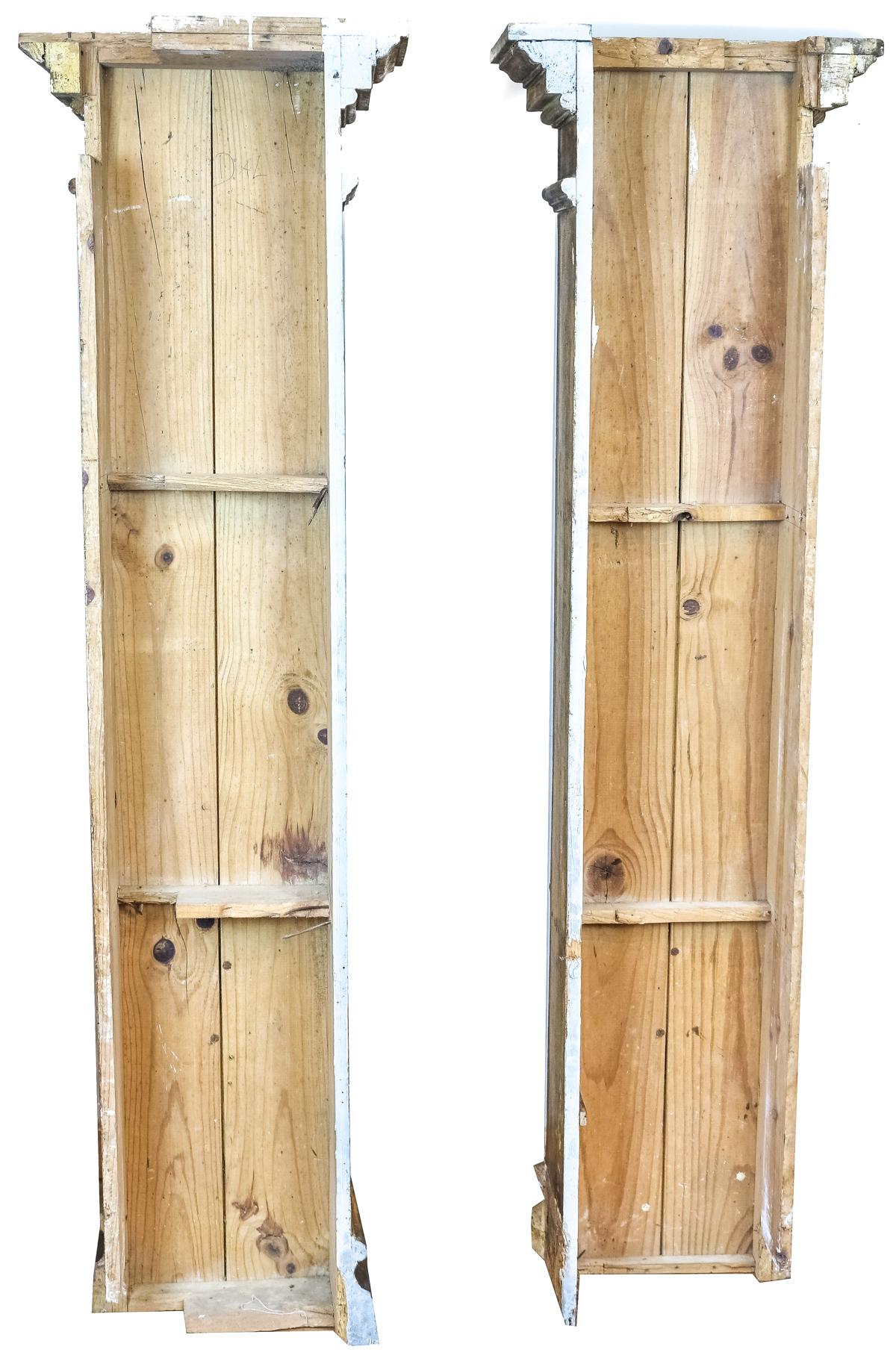 DOS COLUMNAS DECORATIVAS DE TALLA SOBREDORADA