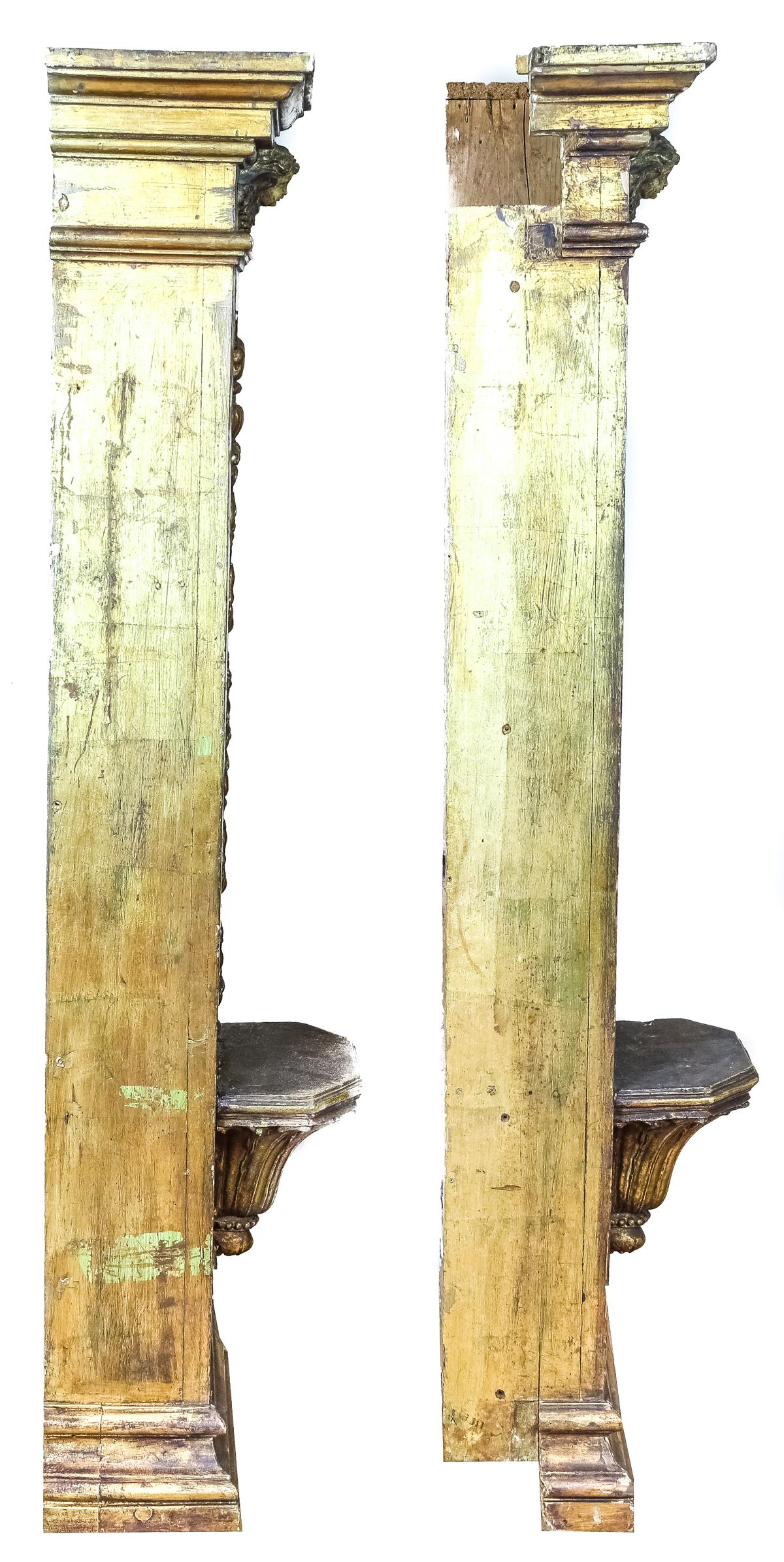 DOS COLUMNAS DECORATIVAS DE TALLA SOBREDORADA