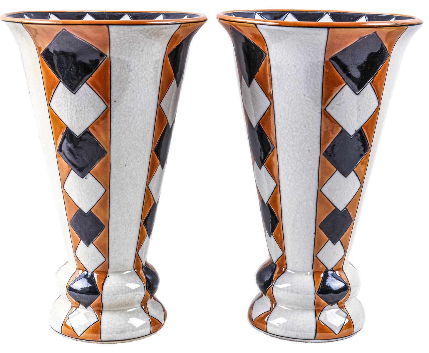 PAREJA DE JARRONES DE ESTILO ART DECÓ