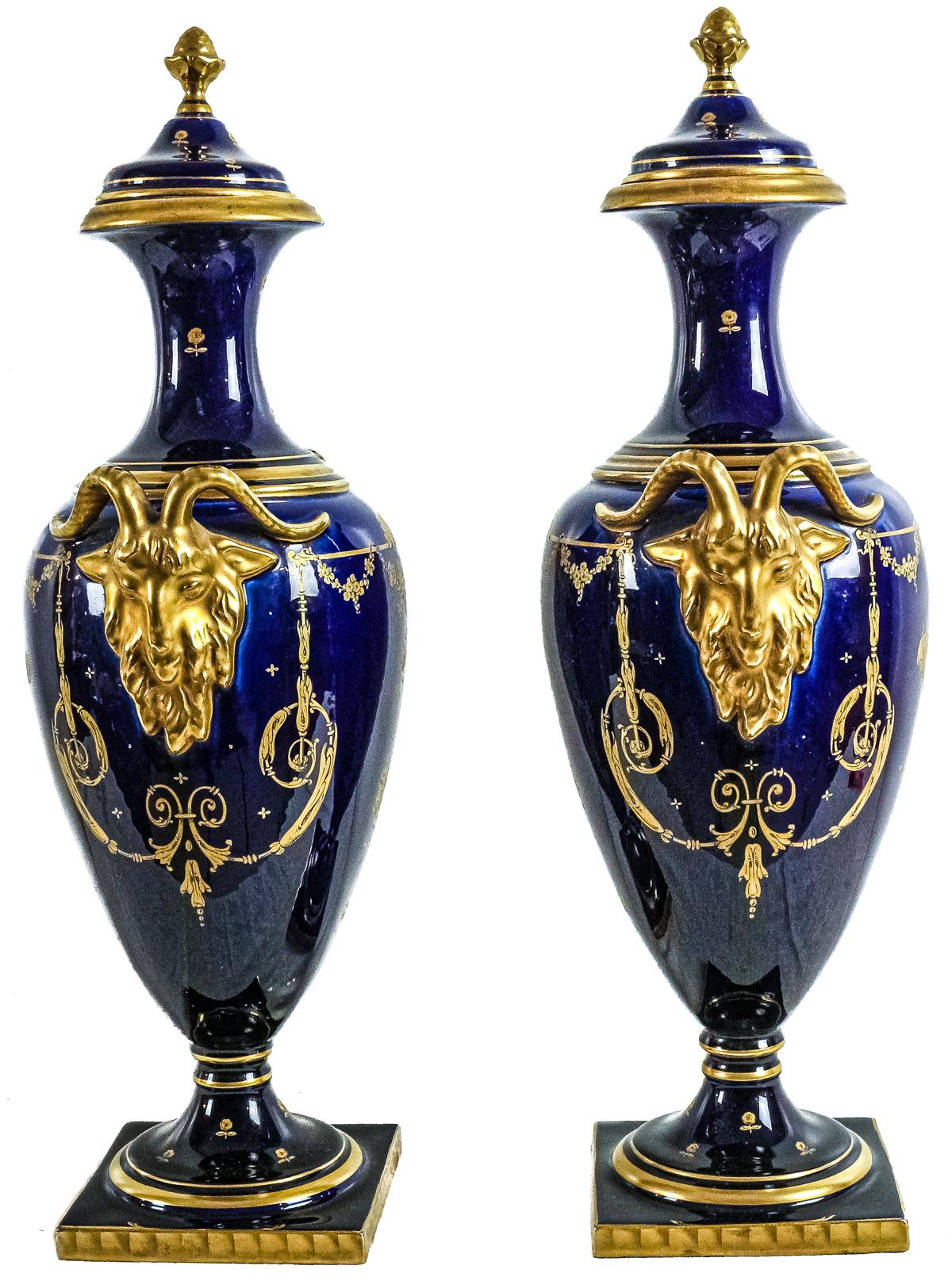 PAREJA DE JARRONES DE PORCELANA FRANCESA