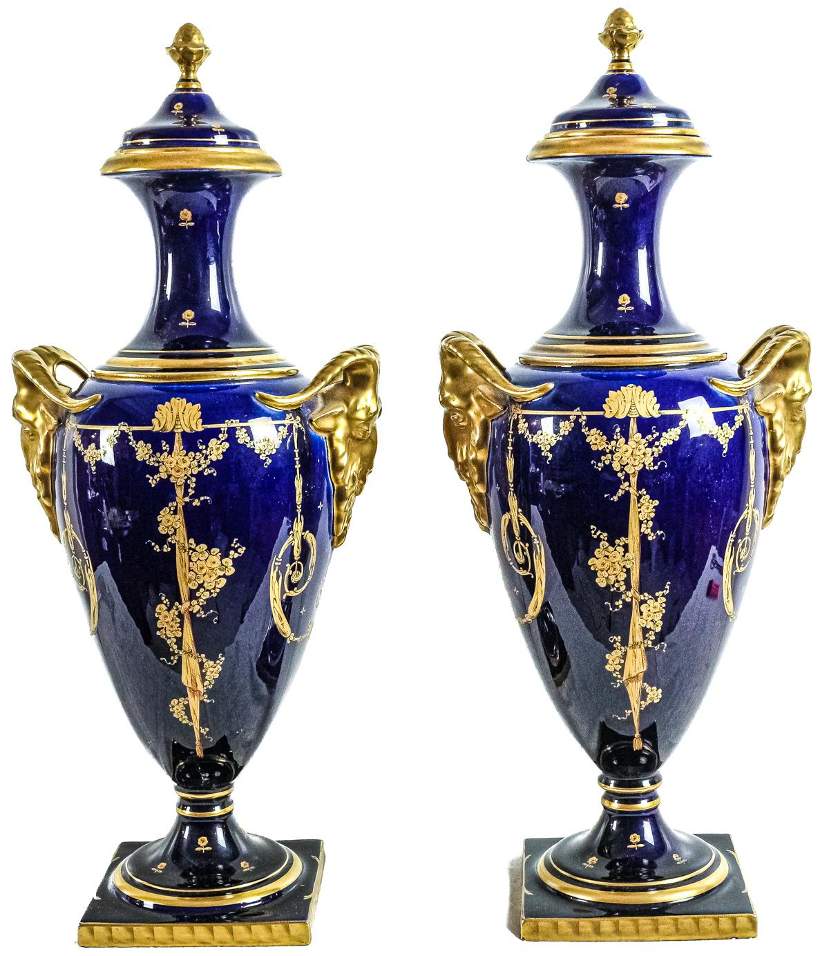 PAREJA DE JARRONES DE PORCELANA FRANCESA