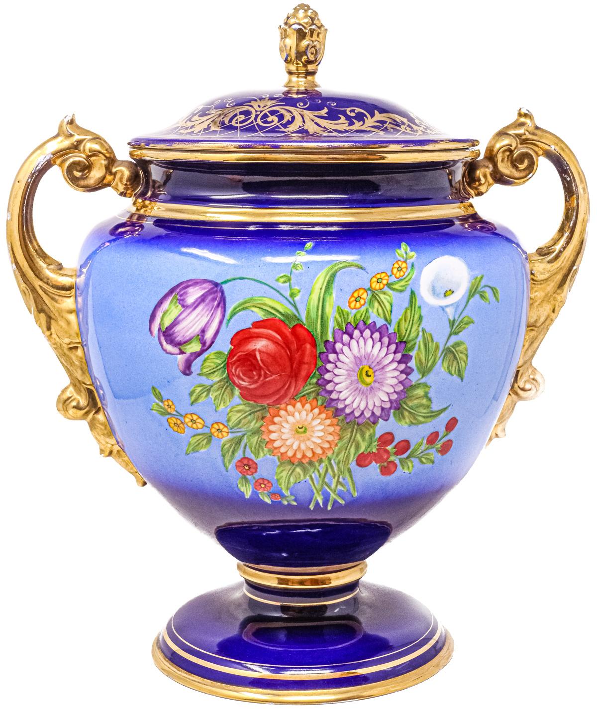 JARRÓN CON TAPA DE PORCELANA DE MEDIADOS DE SIGLO XX