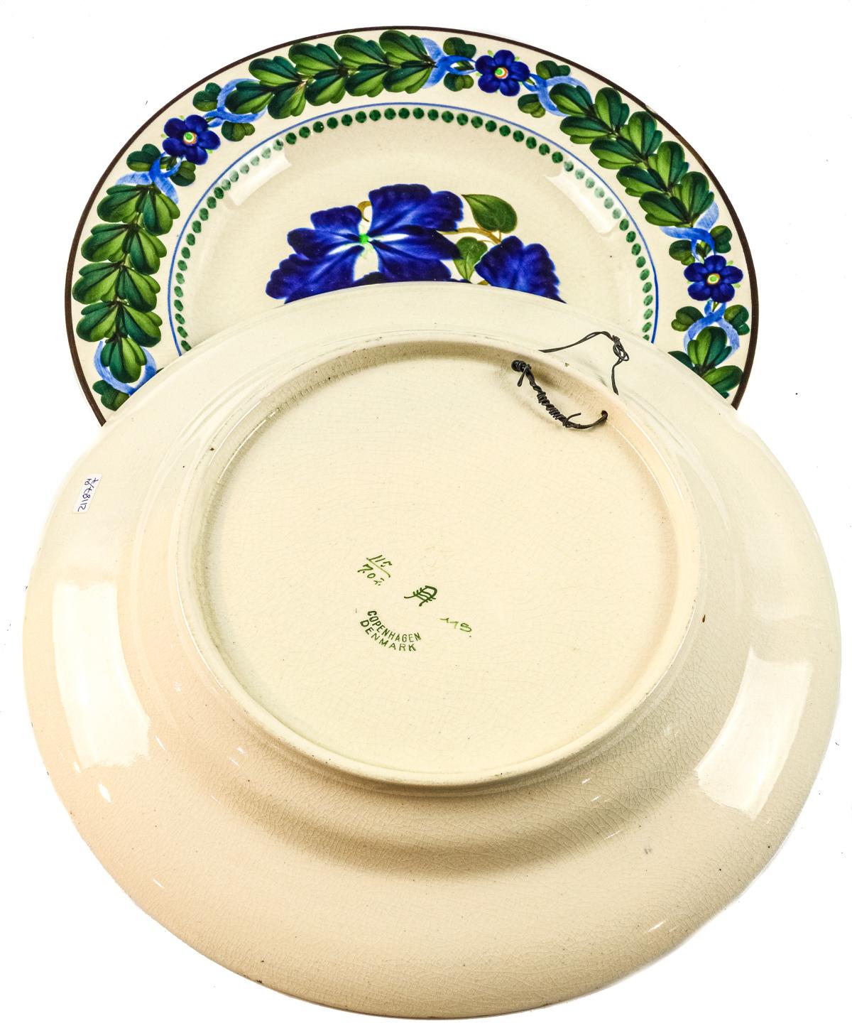 DOS PLATOS EN PORCELANA DANESA DE LA SEGUNDA MITAD S.XX