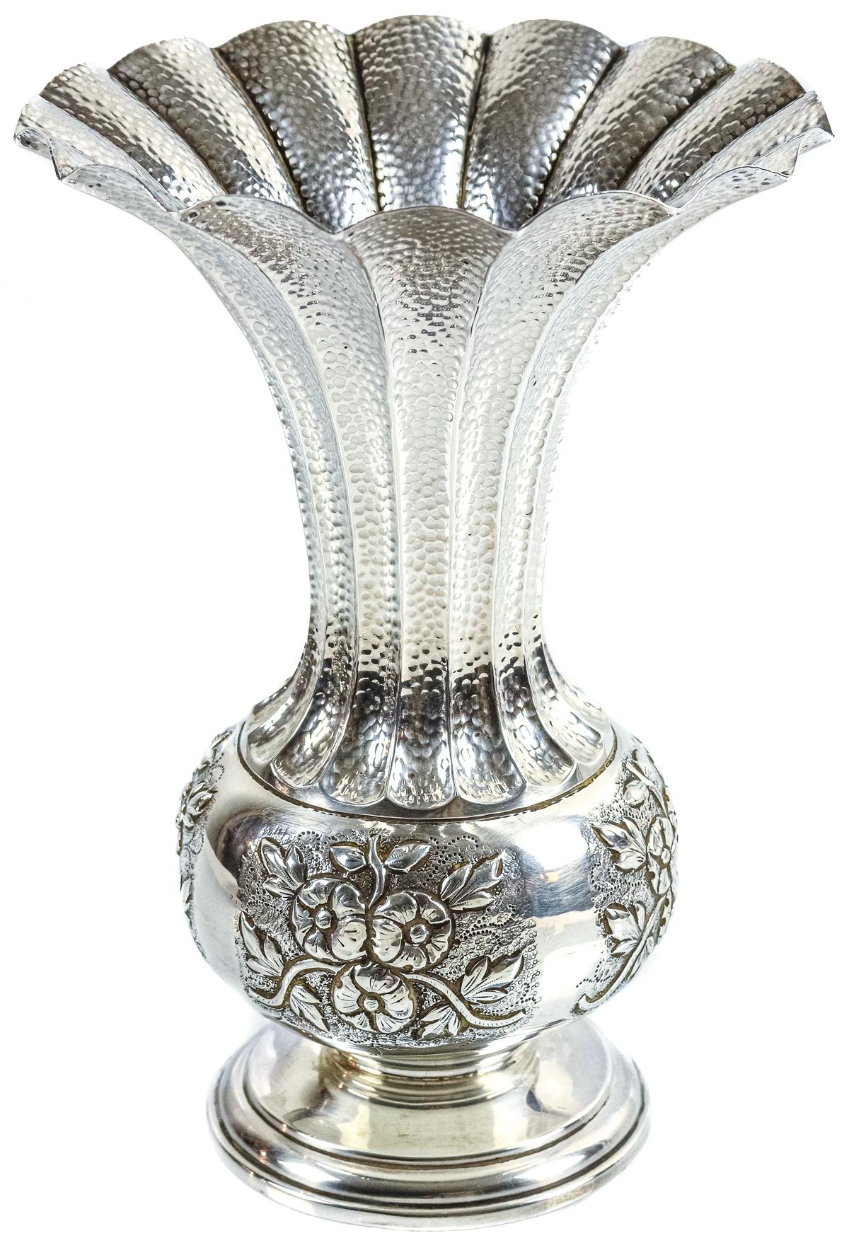 JARRÓN EN PLATA DE MEDIADOS DEL S.XX