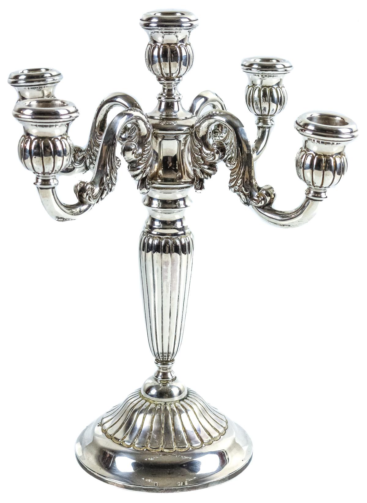 CANDELABRO EN PLATA DE MEDIADOS DEL S.XX