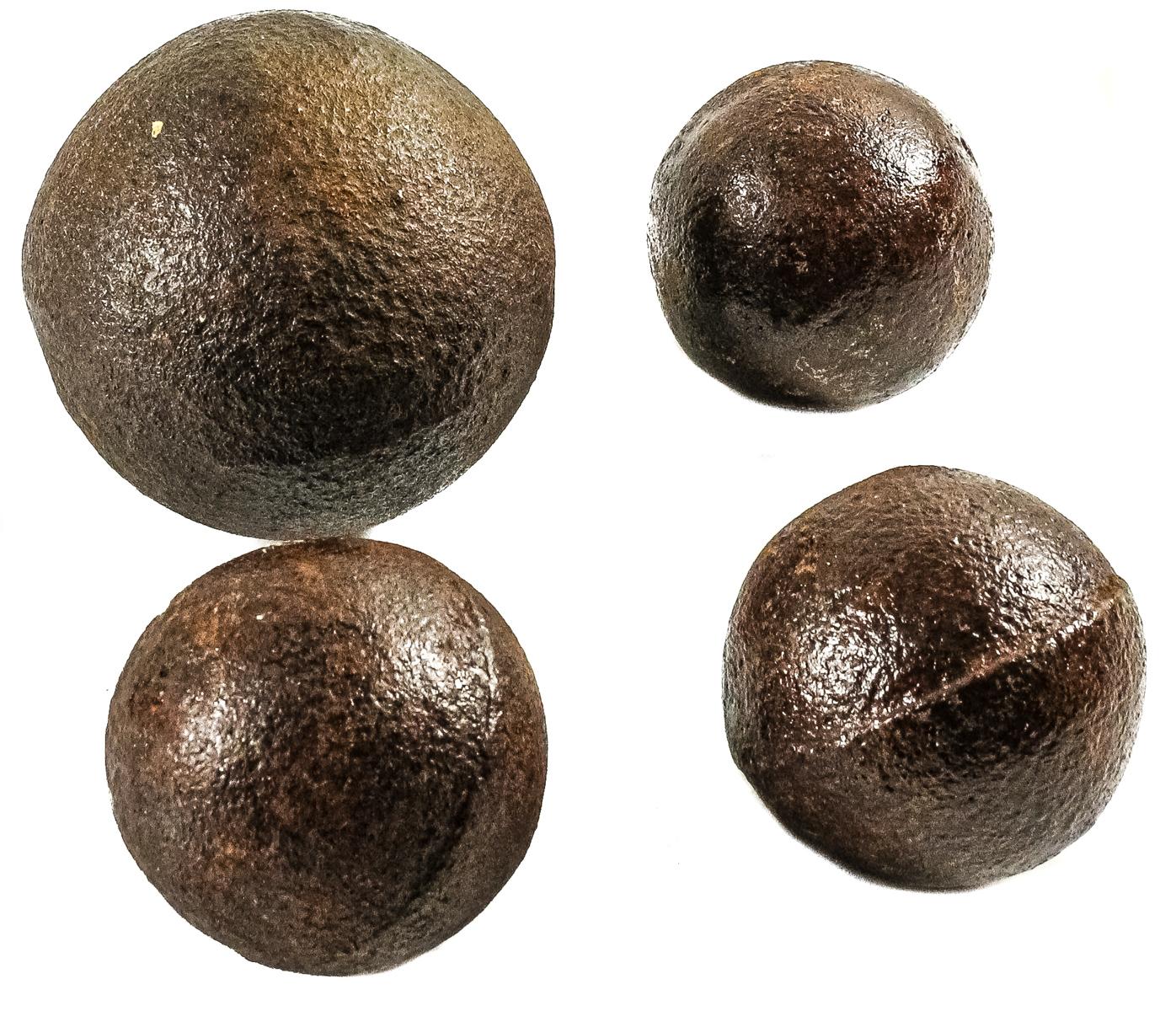 CUATRO BALAS DE CAÑÓN