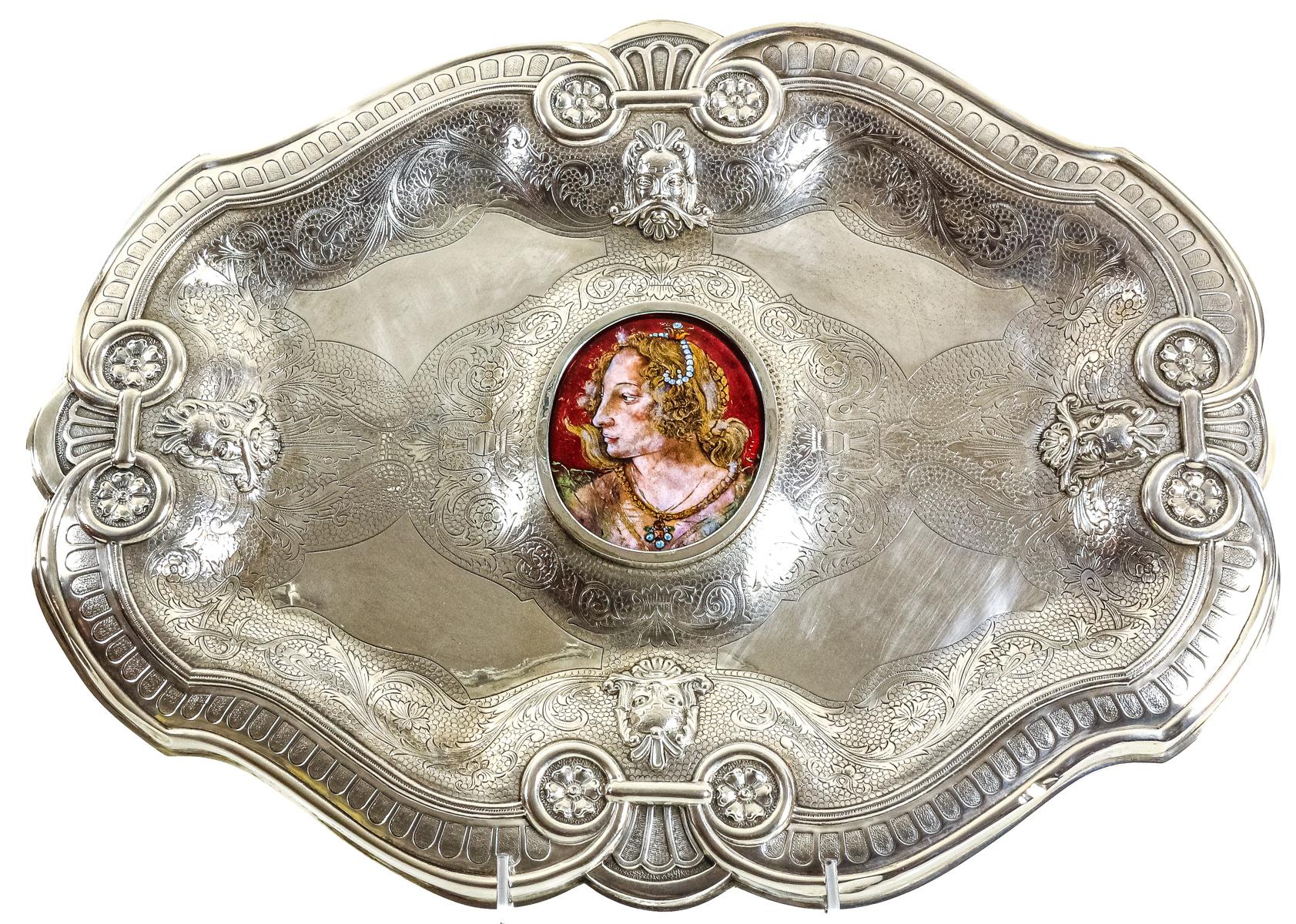 GRAN CENTRO DE MESA EN PLATA CON MEDALLON PORCELANA