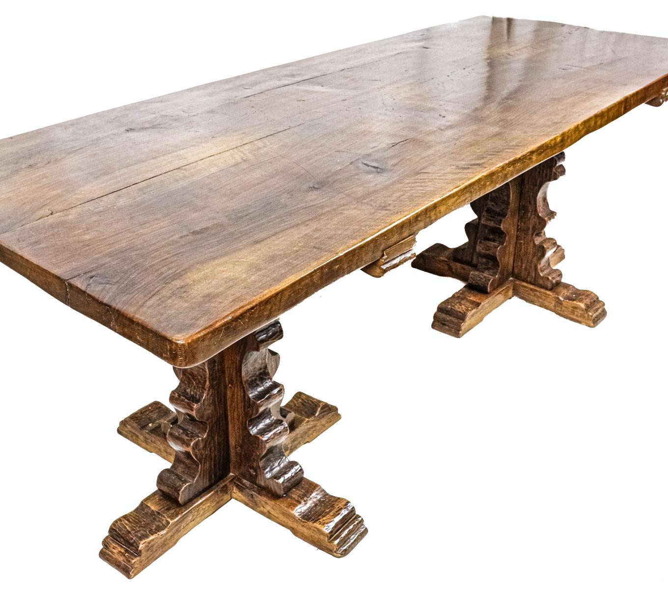 MESA DE COMEDOR Y 6 SILLAS DEL ÚLTIMO CUARTO DEL S.XX