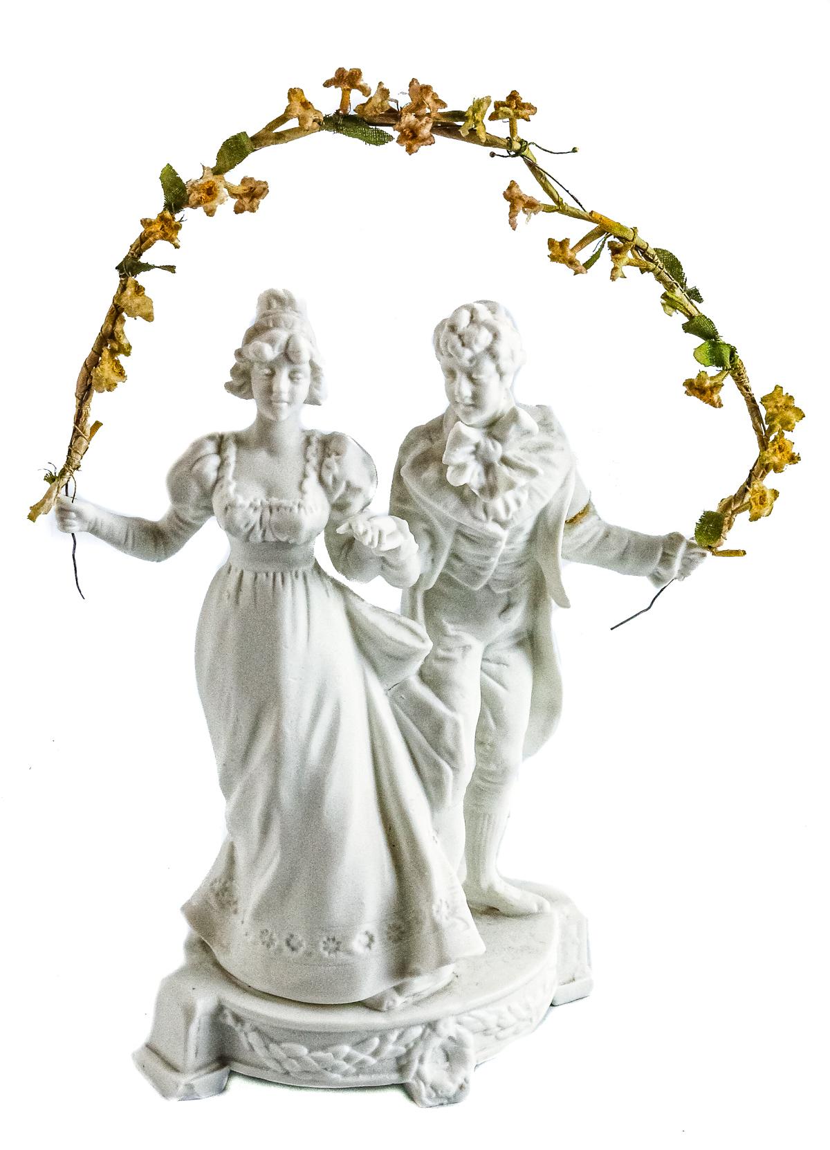 FIGURA EN BISCUIT DE PRINCIPIOS DEL S.XX  (rotura devolver)