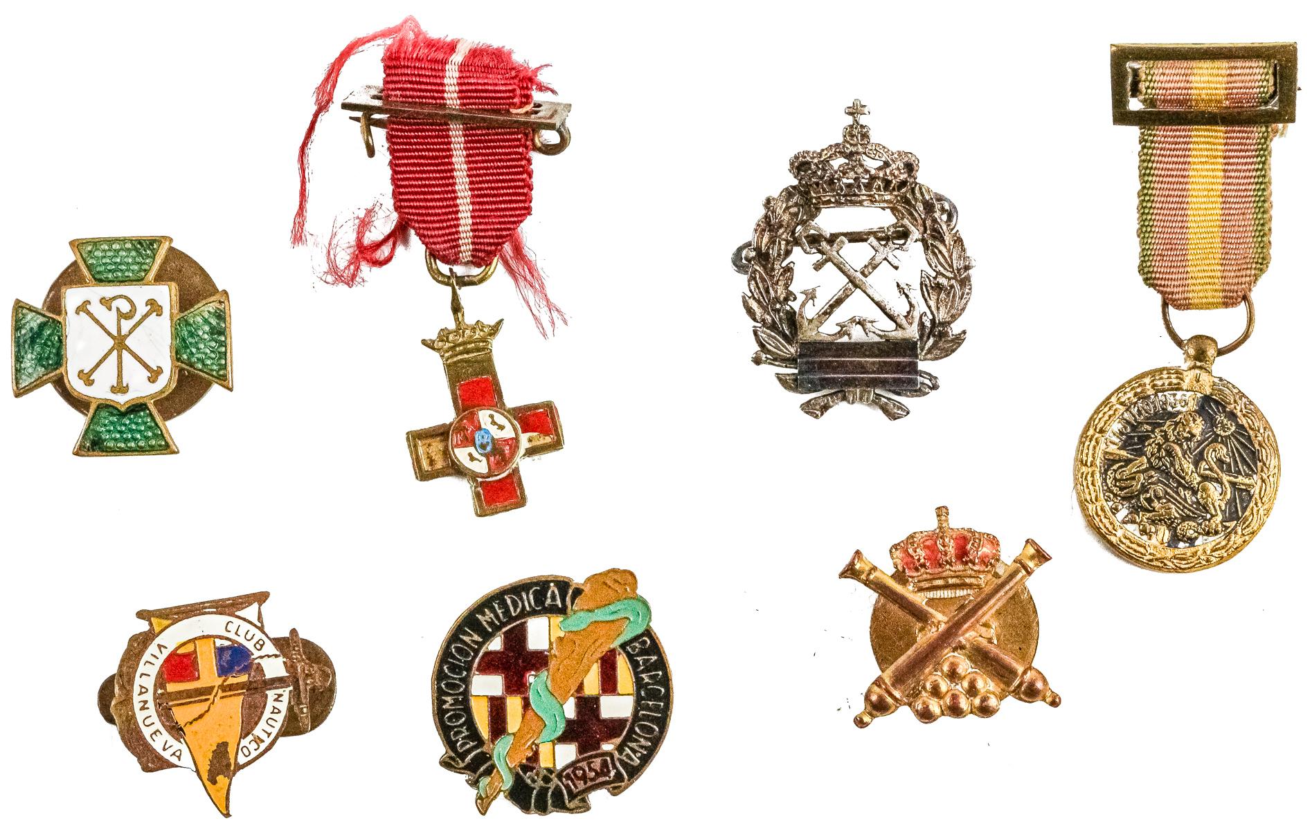 LOTE DE PEQUEÑAS INSIGNIAS Y MEDALLA CONMEMORATIVA