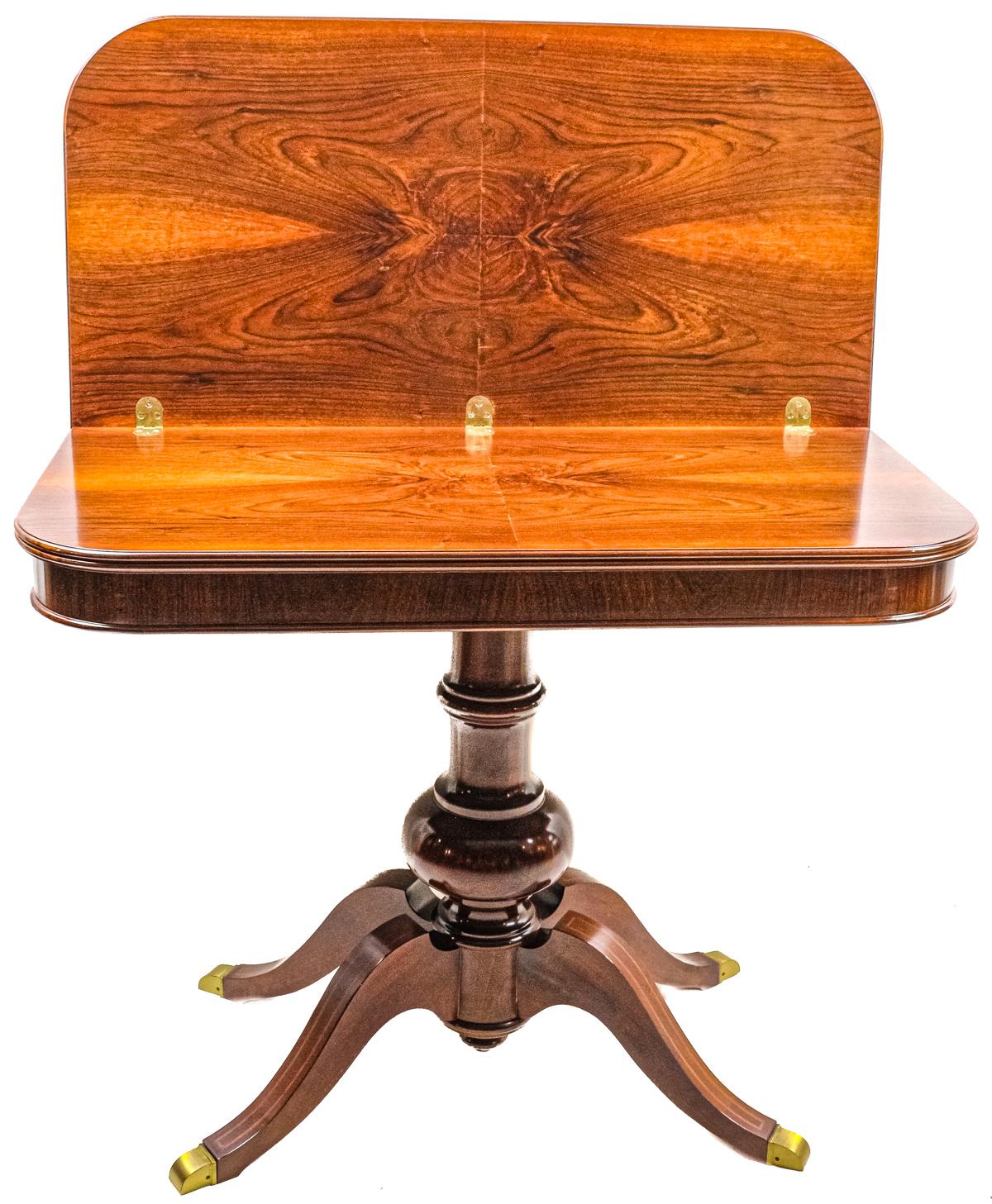 MESA DE JUEGO DE ESTILO INGLÉS SEGUNDA MITAD S.XX