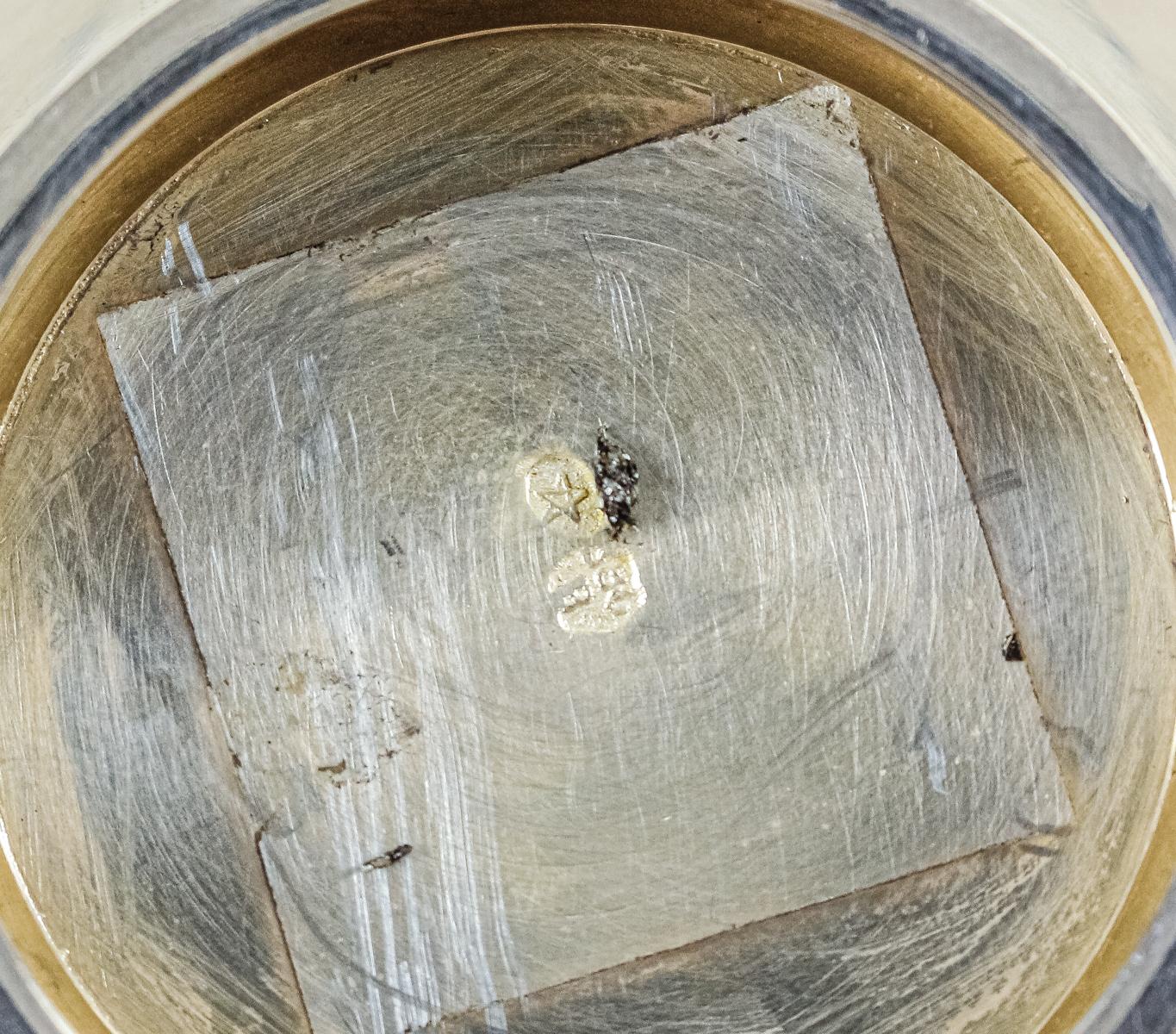 PEQUEÑO JARRÓN Y CENTRO EN PLATA