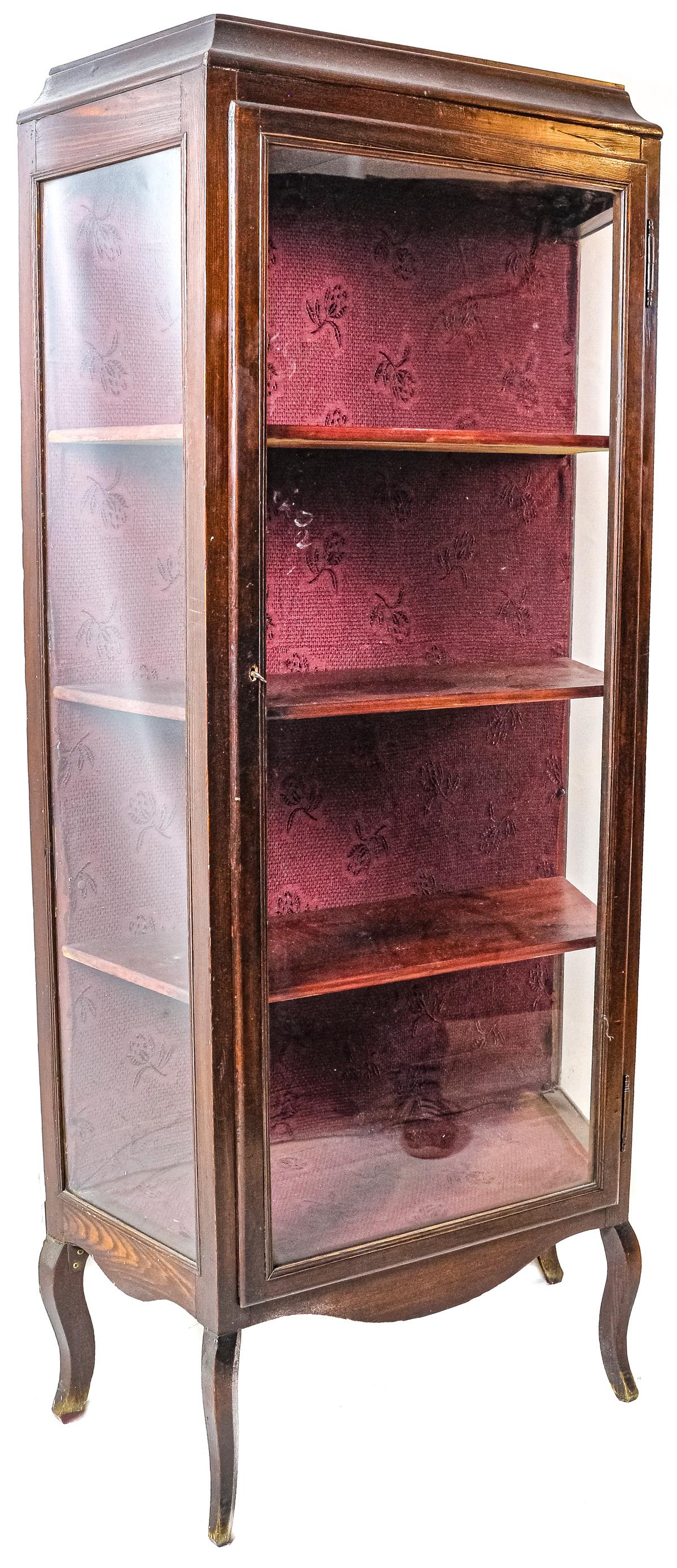 VITRINA DE LA PRIMERA MITAD DE SIGLO XX