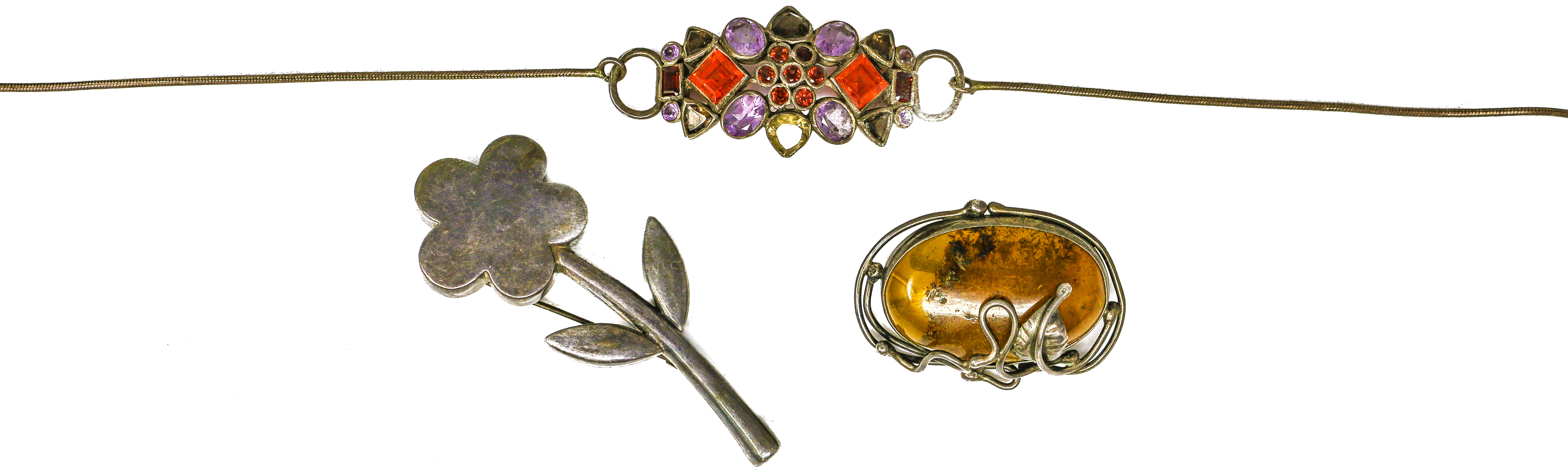 COLLAR Y DOS BROCHES EN PLATA