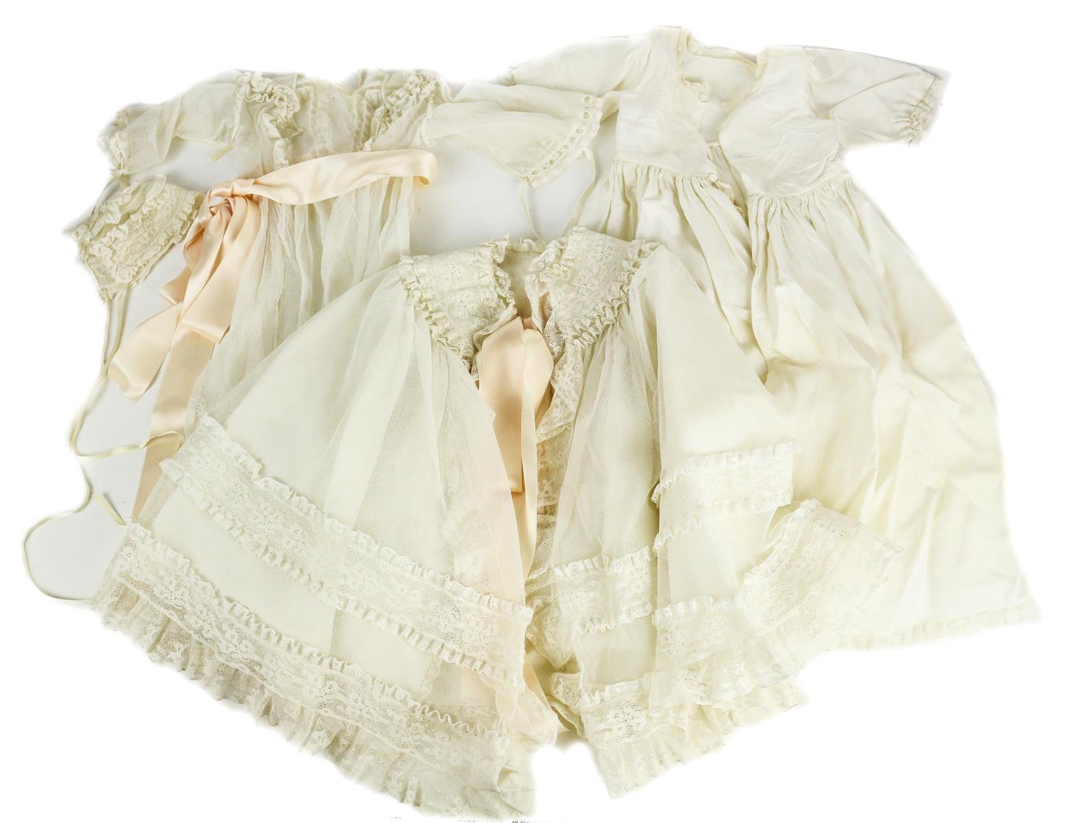 VESTIDO DE ACRISTIANAR DEL SEGUNDO TERCIO DEL S.XX