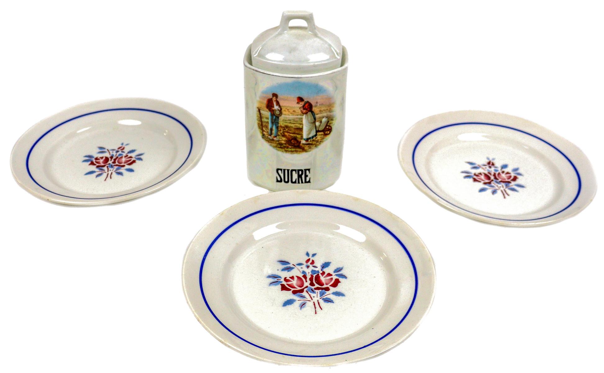 TRES PLATOS Y TARRO EN PORCELANA Y CERAMICA