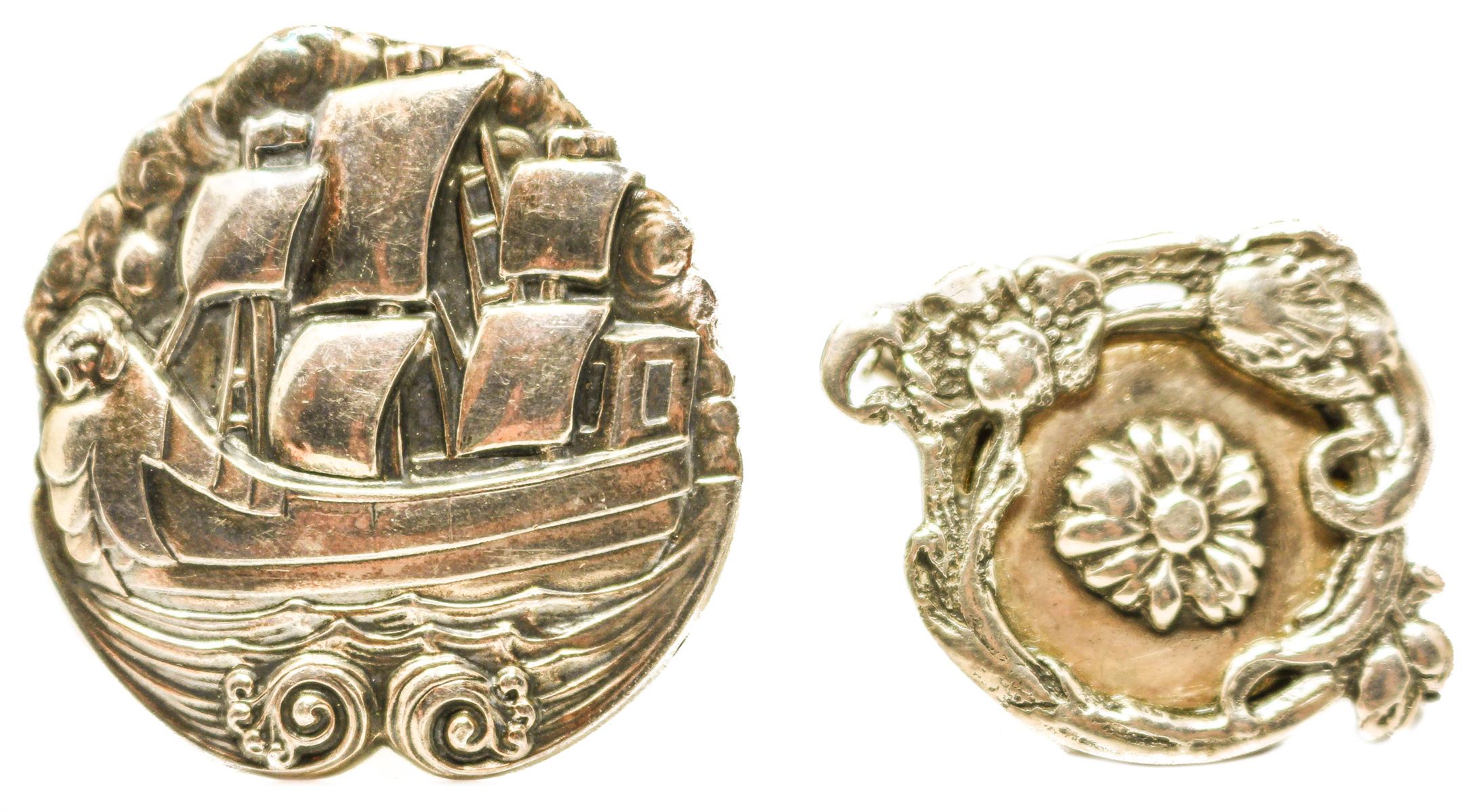 DOS BROCHES DE PLATA DE PPS. DEL S.XX