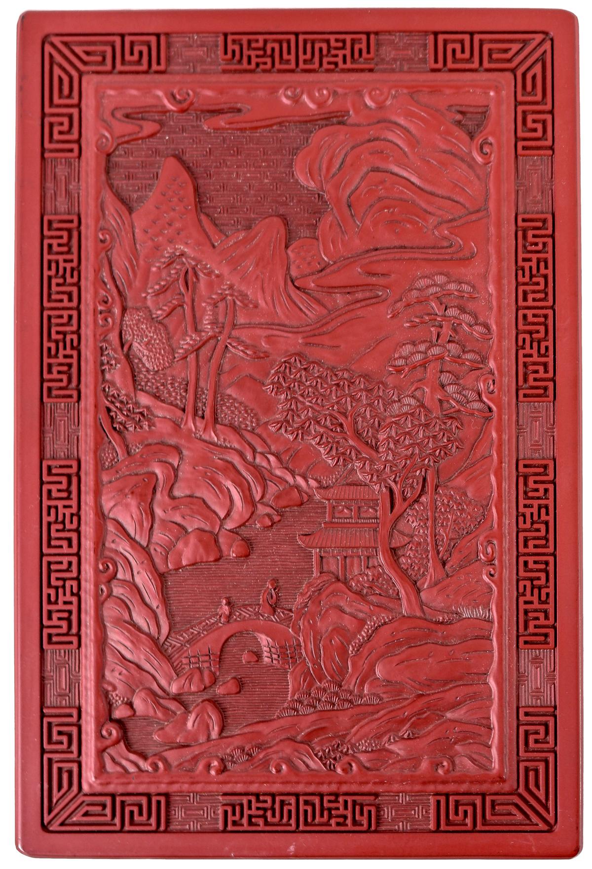 CAJA ORIENTAL DE LACA ROJA DE LA SEGUNDA MITAD S.XX