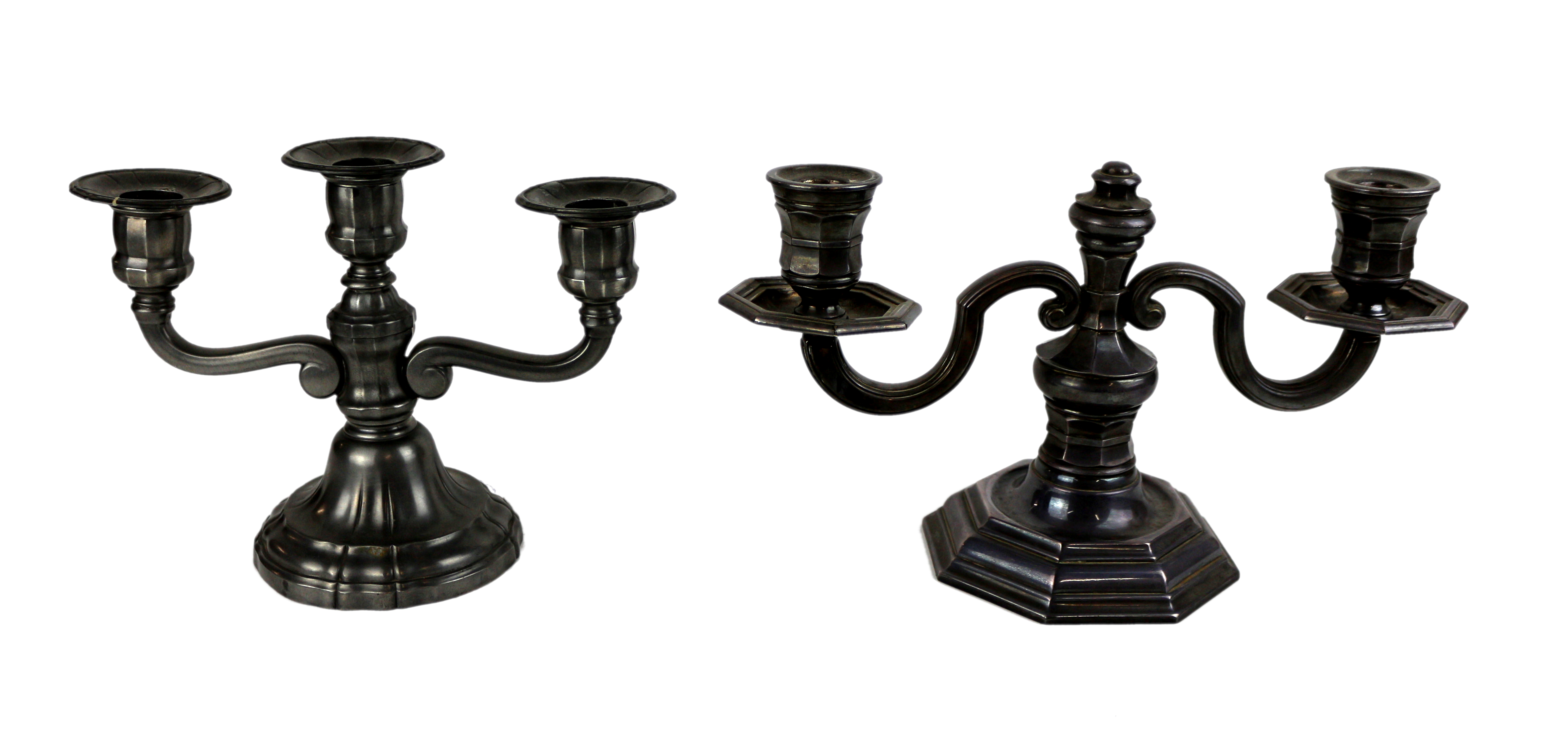 DOS CANDELABROS EN ESTAÑO