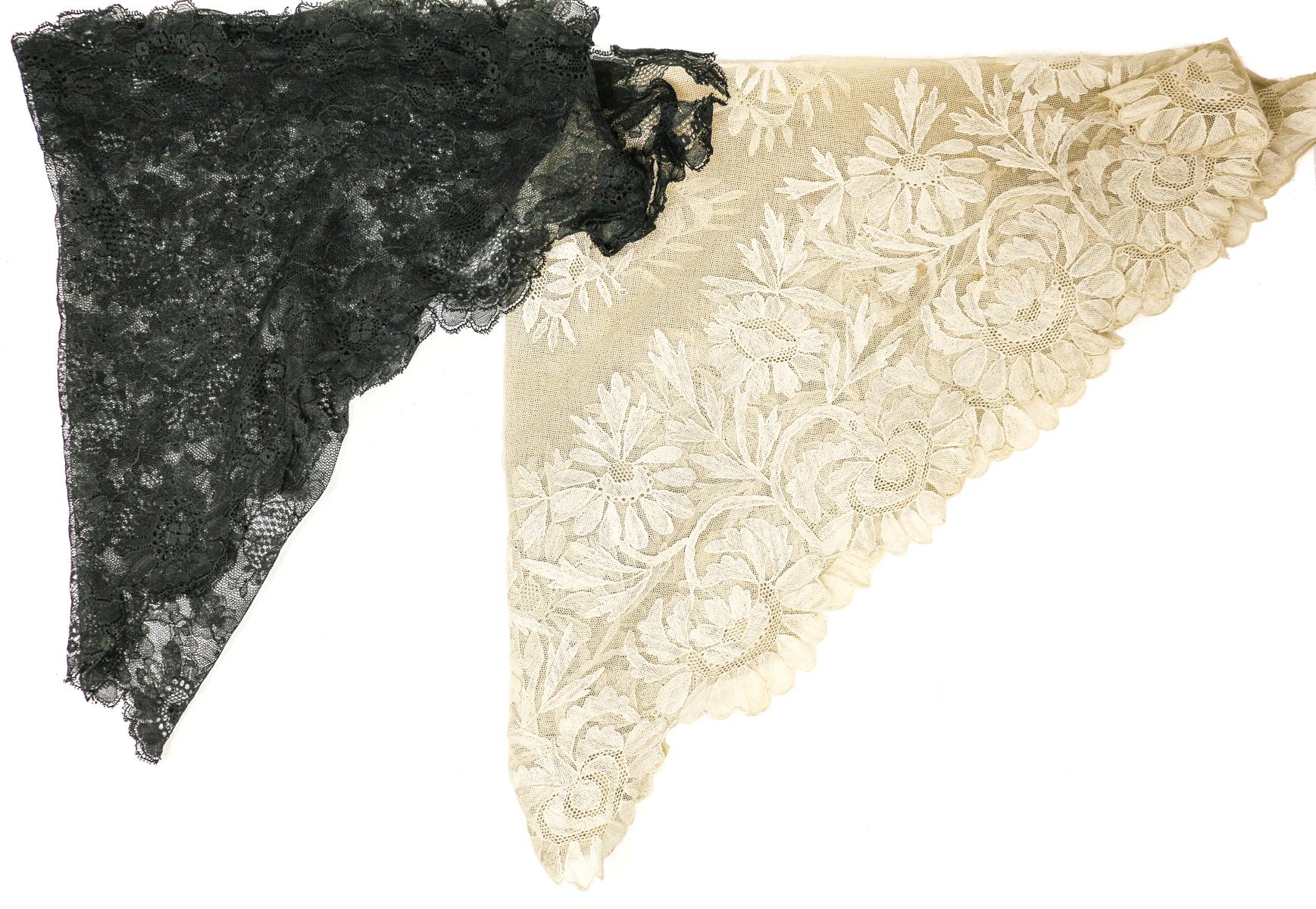 PICO Y PEQUEÑA MANTILLA COLOR MARFIL 