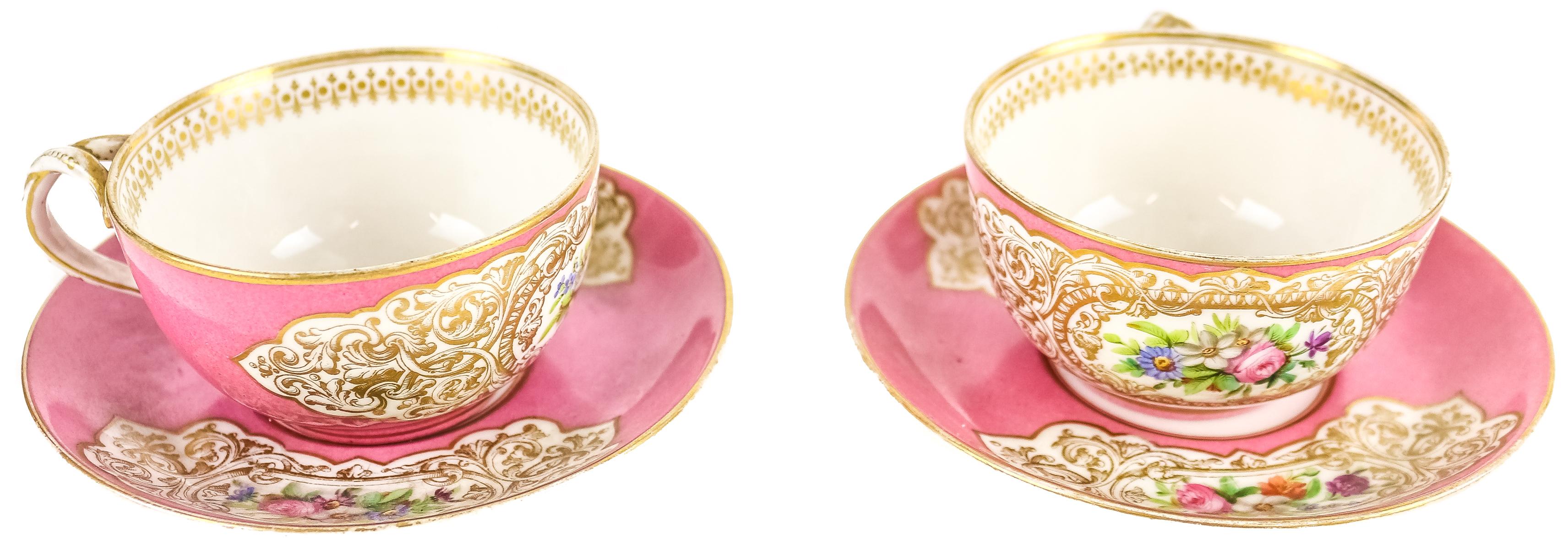 DOS TAZAS EN PORCELANA SÈVRES DE LA PRIMERA MITAD DEL S.XX.