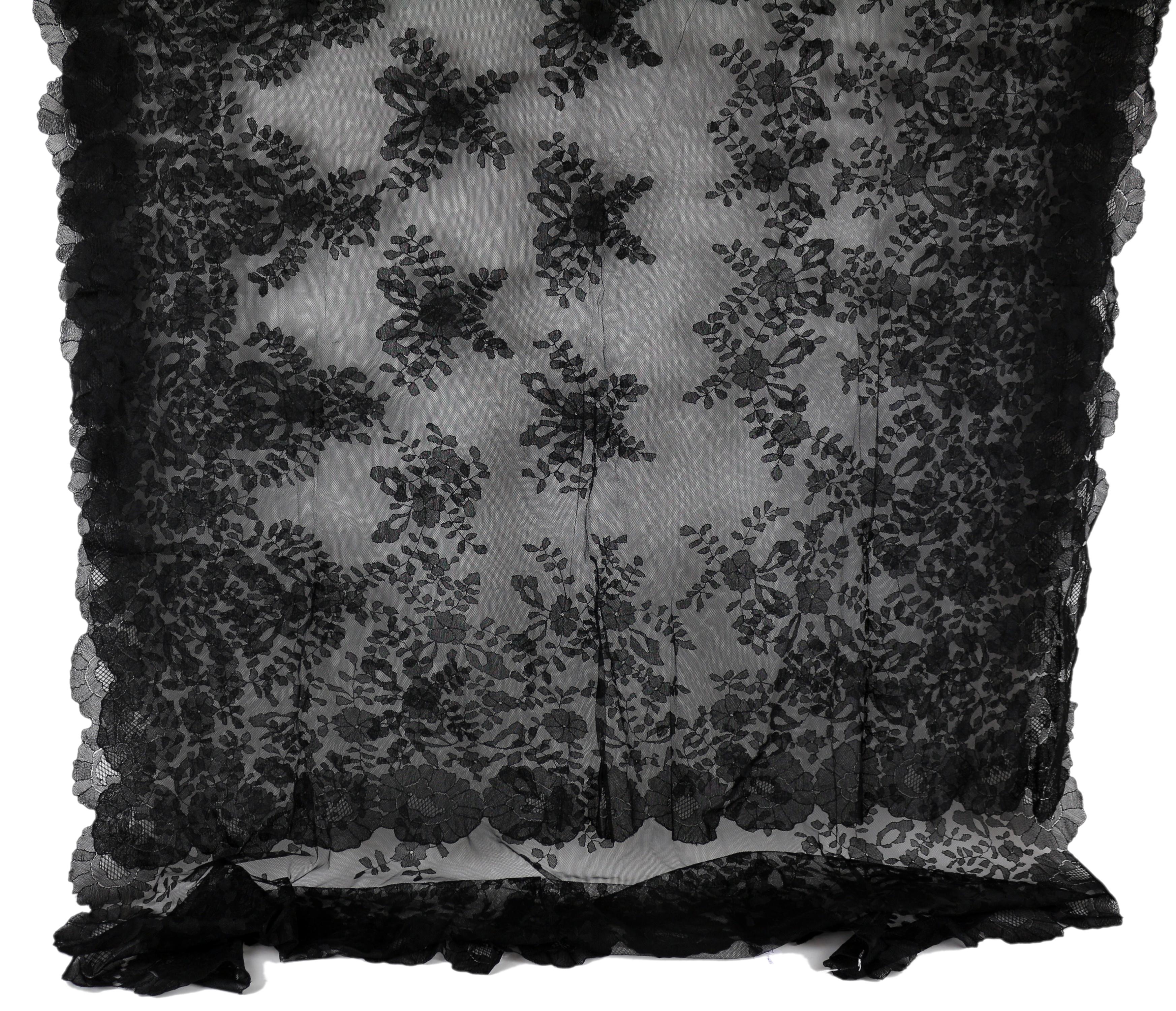 GRAN MANTILLA DE MEDIADOS DEL S.XX