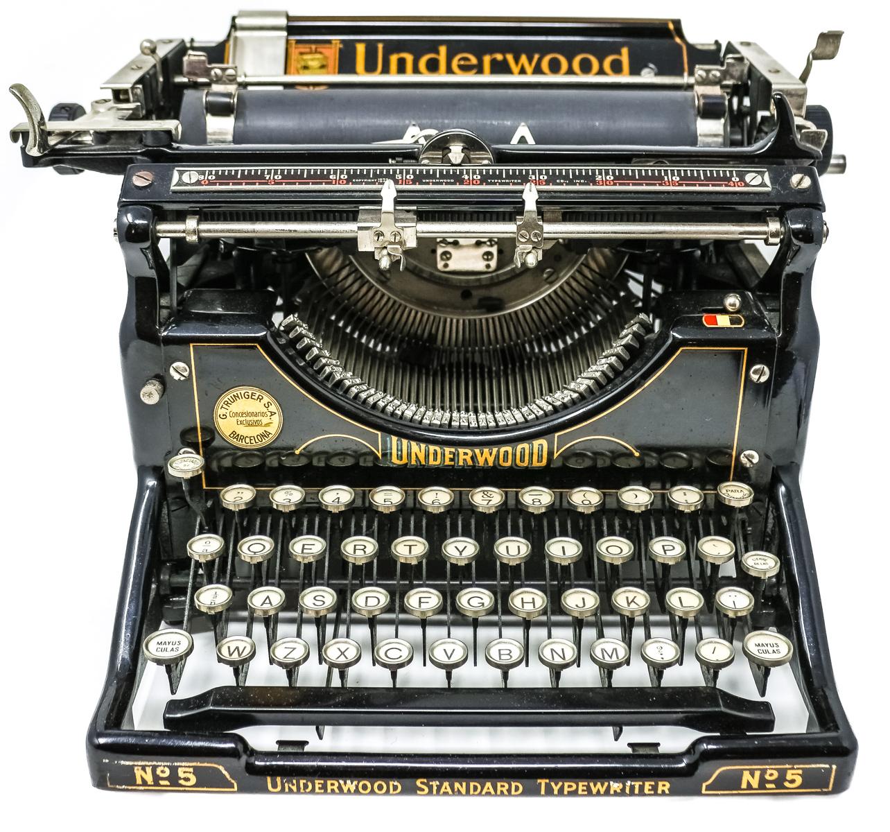 MÁQUINA DE ESCRIBIR DE LOS AÑOS 70