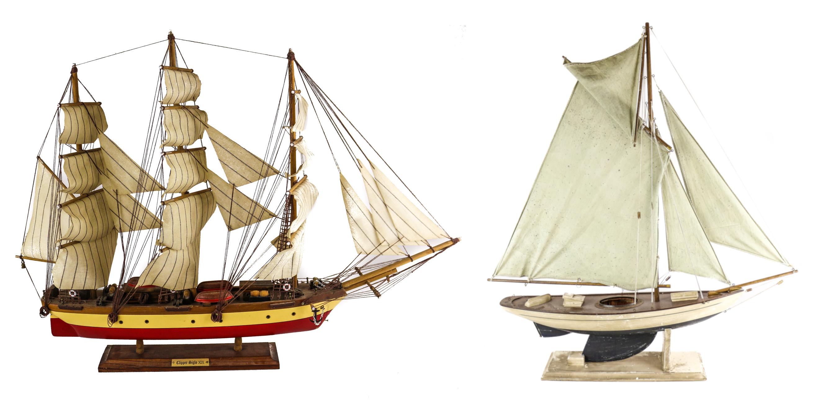 DOS MAQUETAS DE BARCOS DE VELA