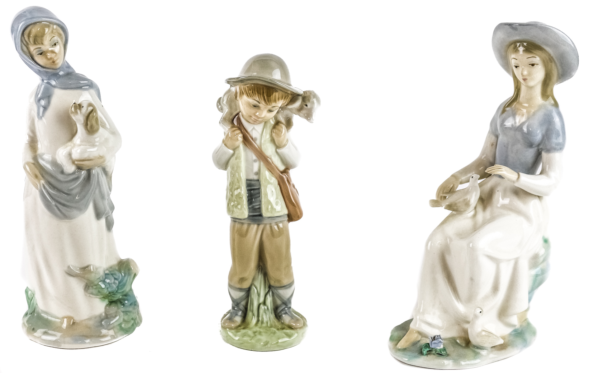 TRES FIGURAS EN PORCELANA DE LA SEGUNDA MITAD DEL S.XX