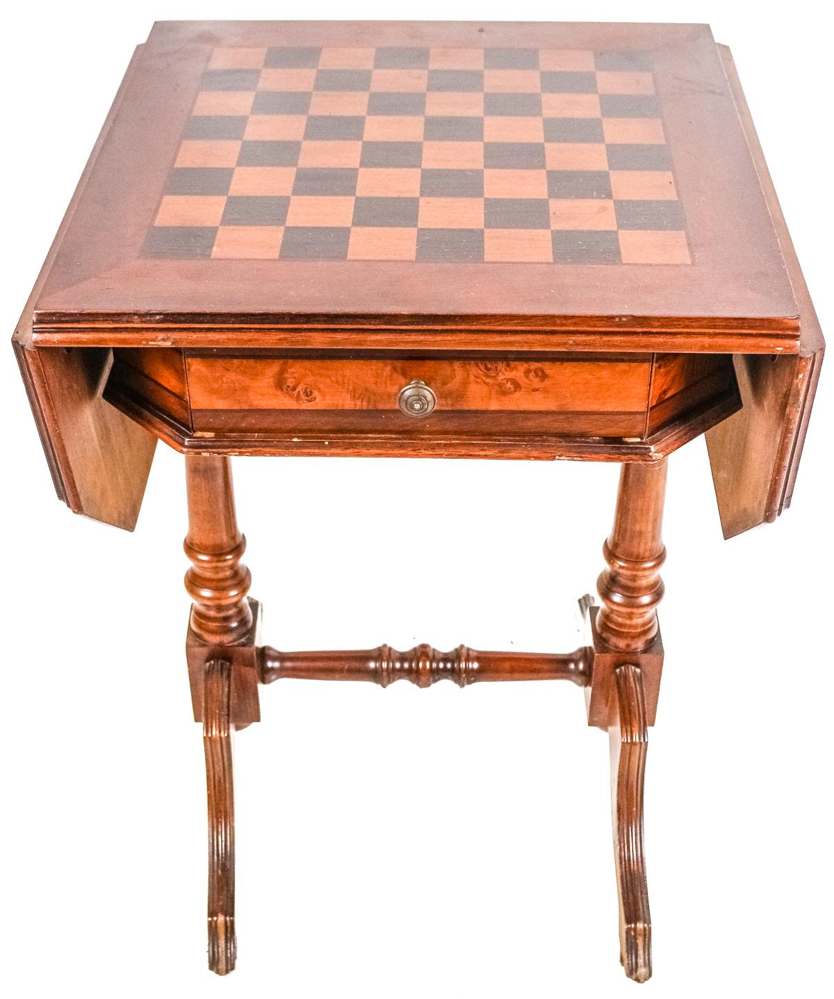 MESA DE JUEGO DEL ÚLTIMO TERCIO DEL S.XX.